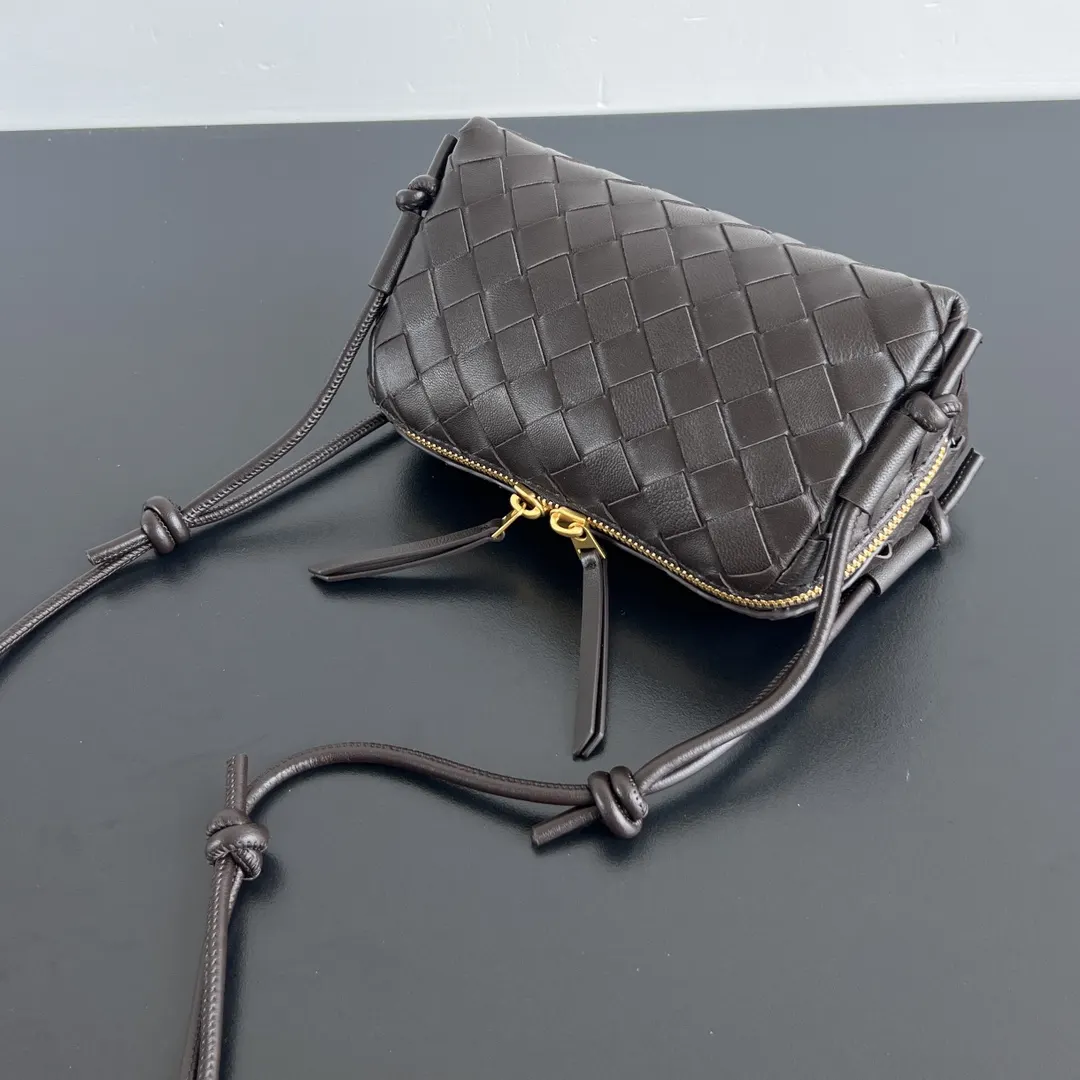 Bottega Veneta 腋下包 復古腋下背款