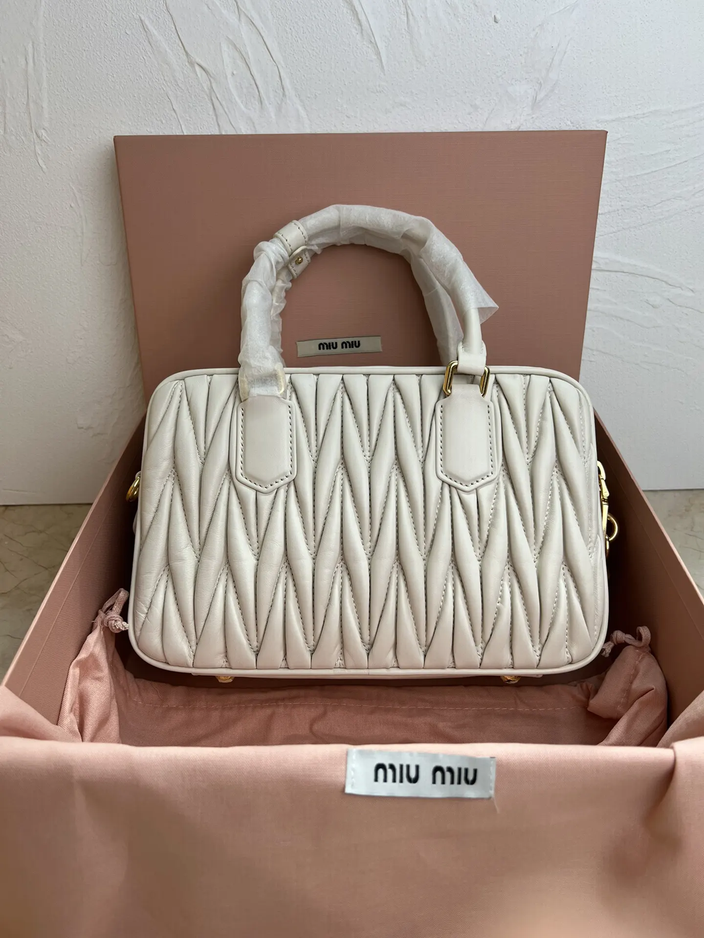 Miu 羊皮 斜背包 輕便斜挎款