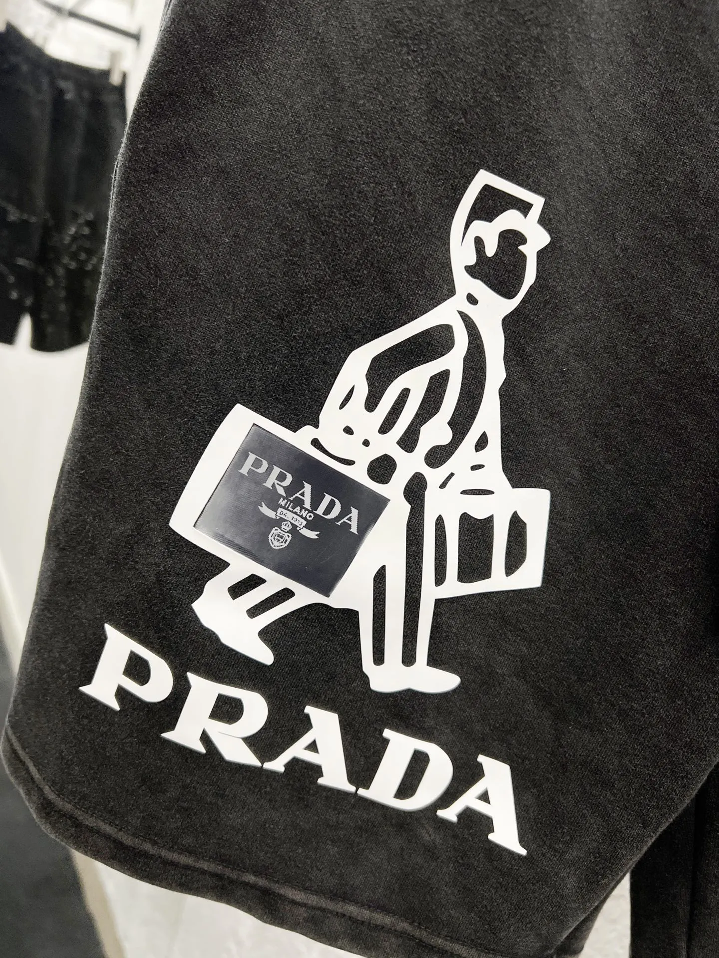 PRADA 短裤 休闲宽松款