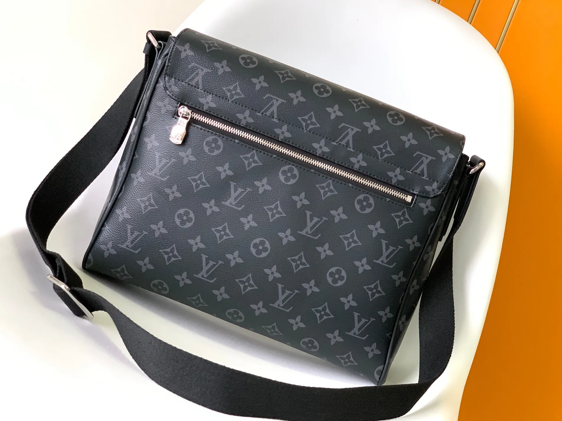 LV 黑灰压纹公文手提包 宽肩带斜挎款｜ORBUYBAG 嵐奢包高端時尚精品