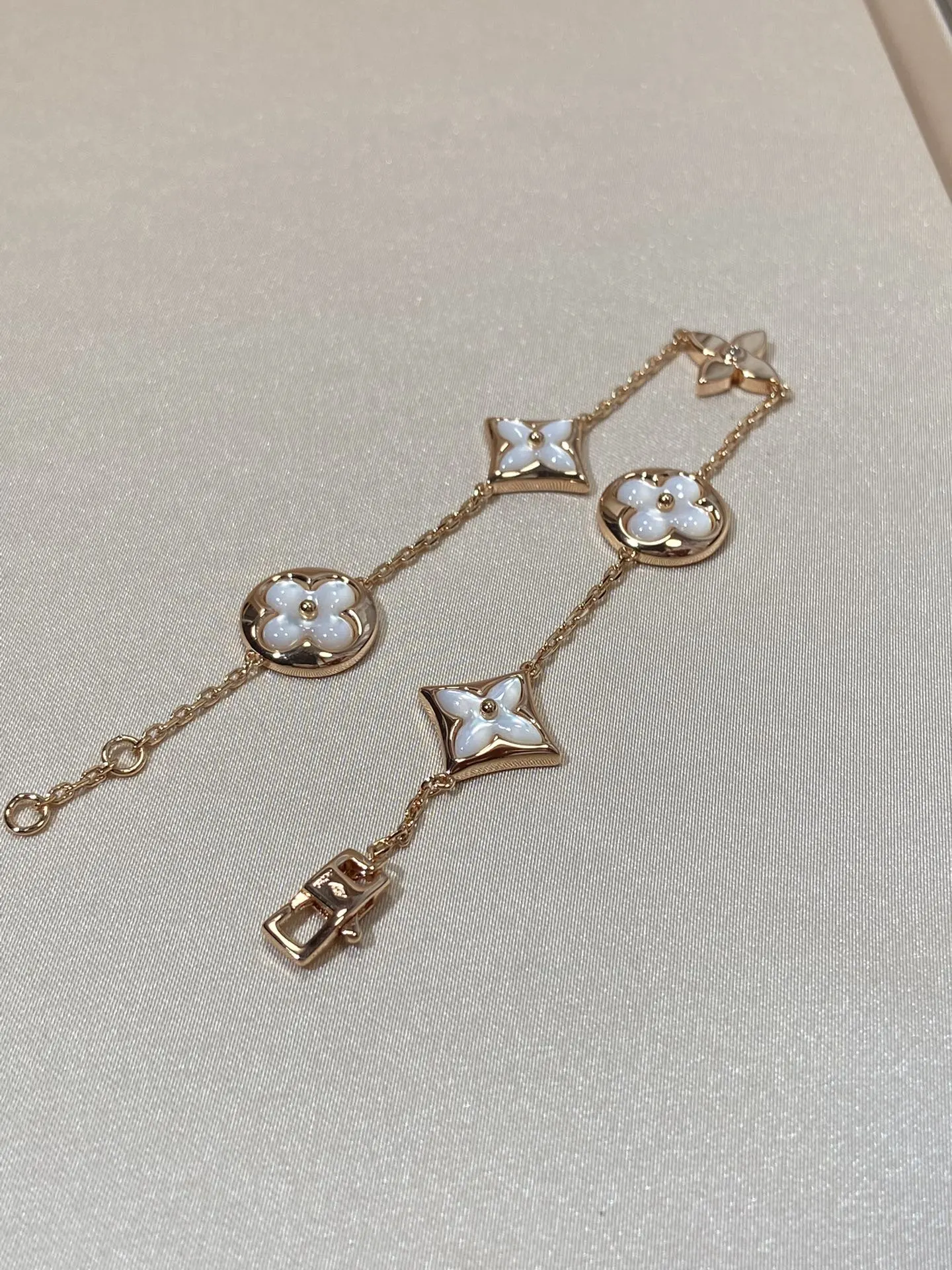 LV 玫瑰金 白色 金色 珍珠 手链 日常叠戴款