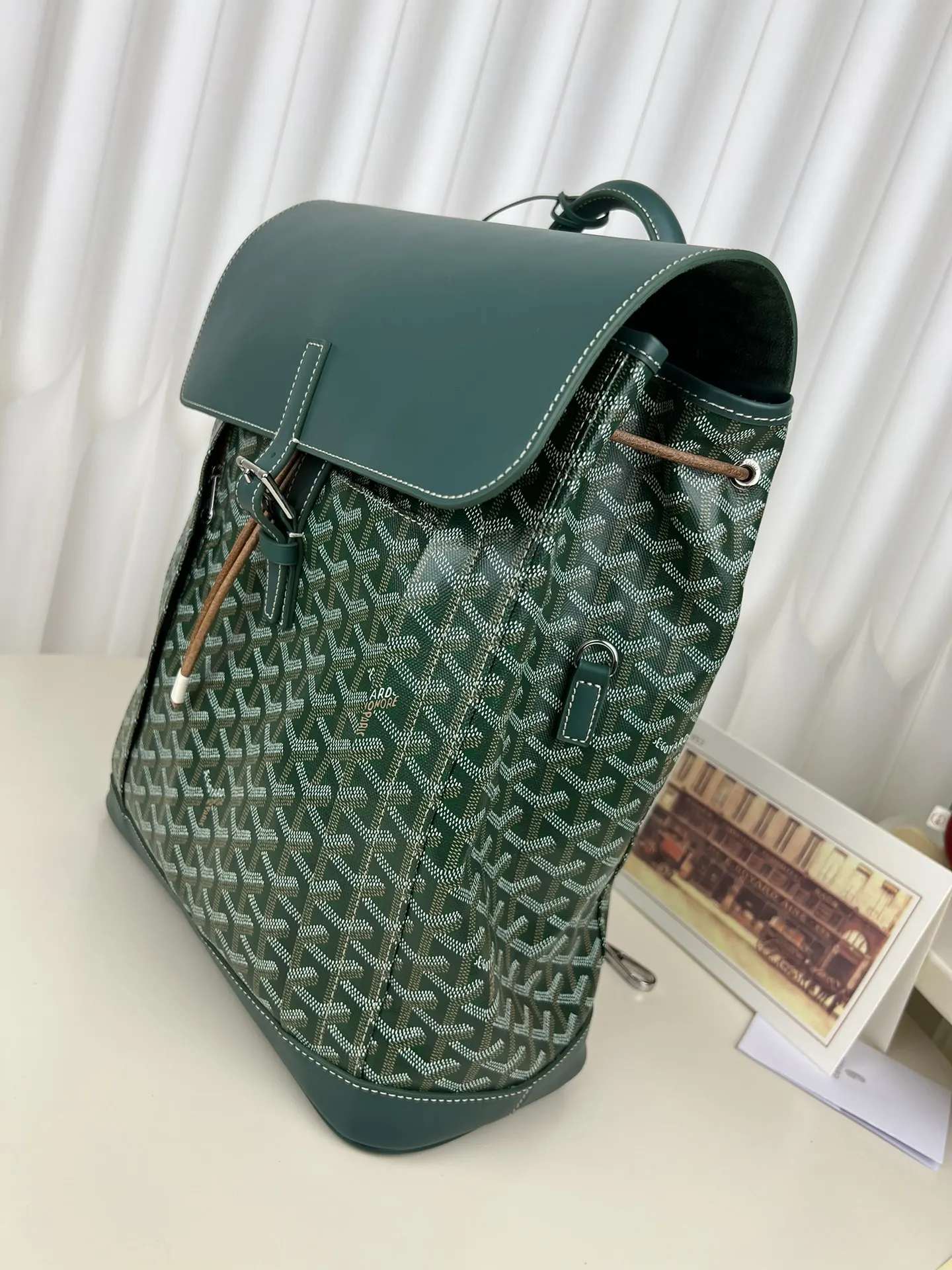 品牌使用尖端技术精心制作 为摩登绅士们提供了更多自由 雙肩包 实用雙肩款