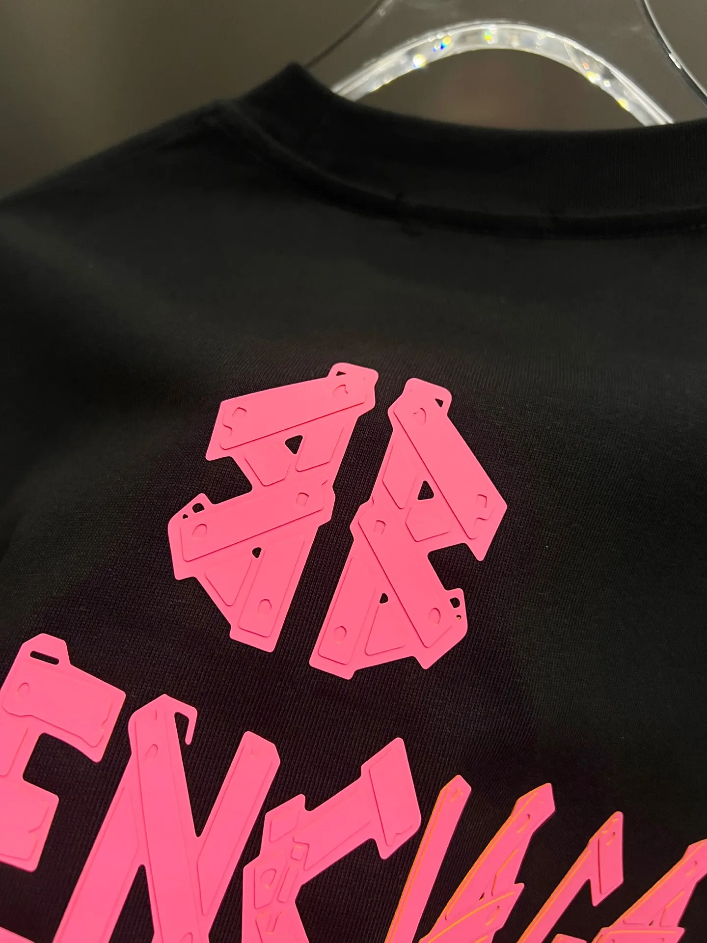 Balenciaga 粉色/黑色 T恤(數字5) Balenciaga 粉色/黑色 T恤(數字5)