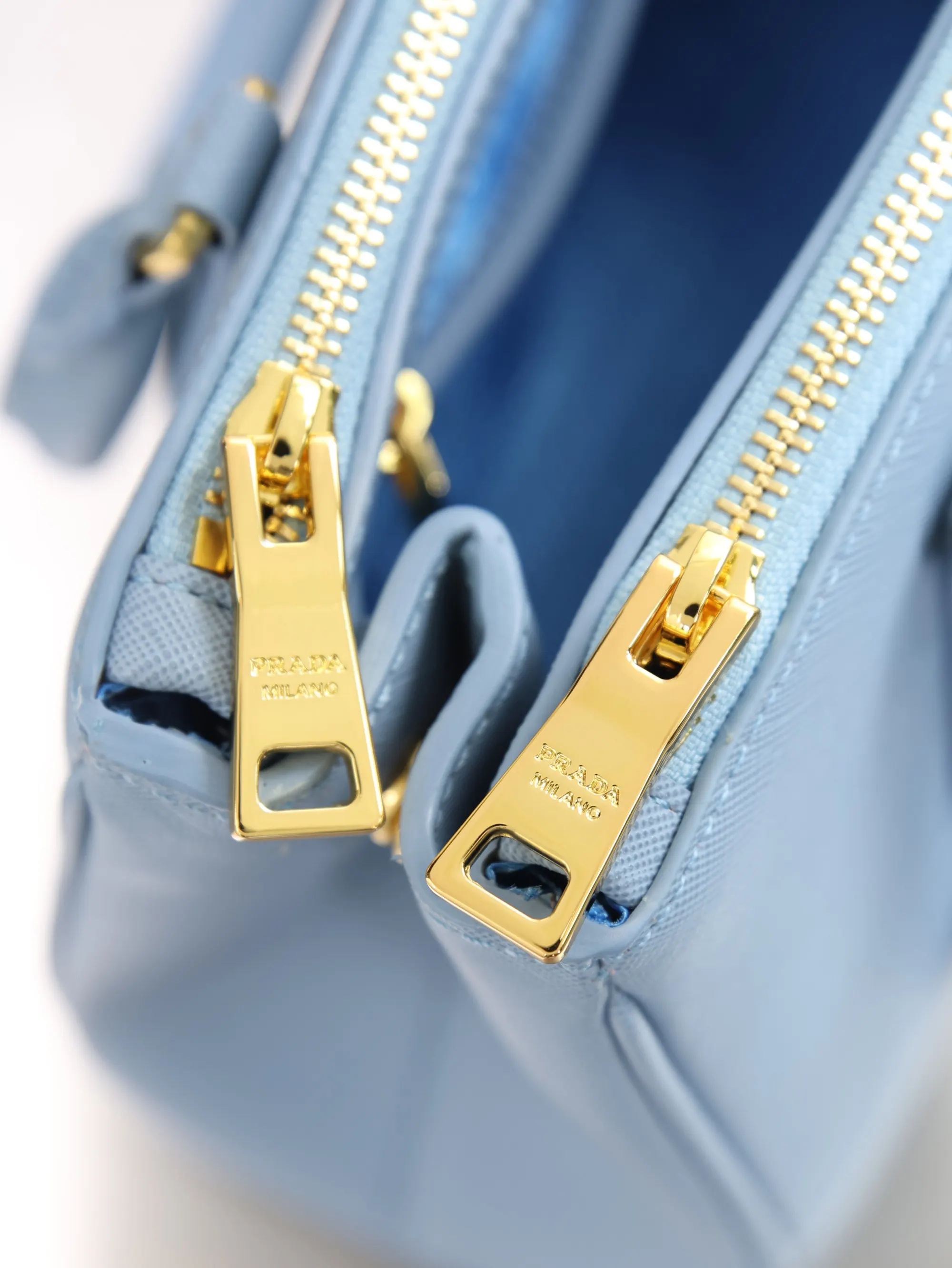 Prada Saffiano 十字纹牛皮 三角标 杀手包 经典手提 手提包