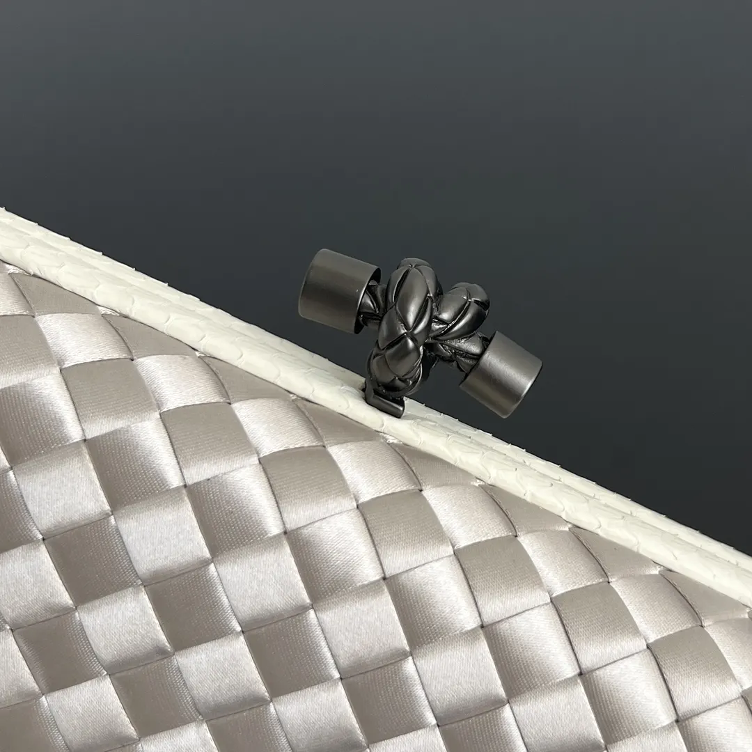 Bottega Veneta 化妆包 便携收纳款