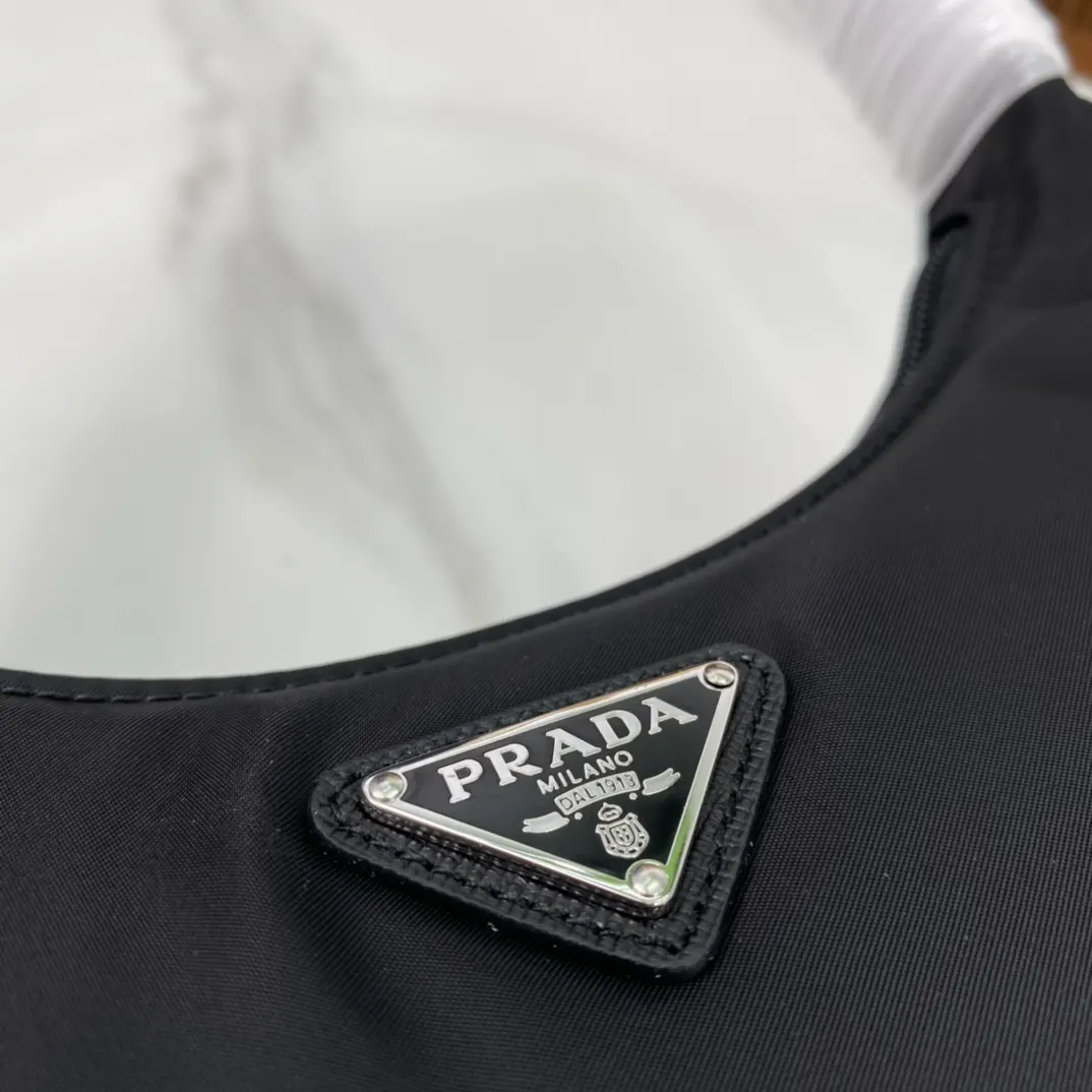 Prada Re-Nylon 1NE515 腋下包