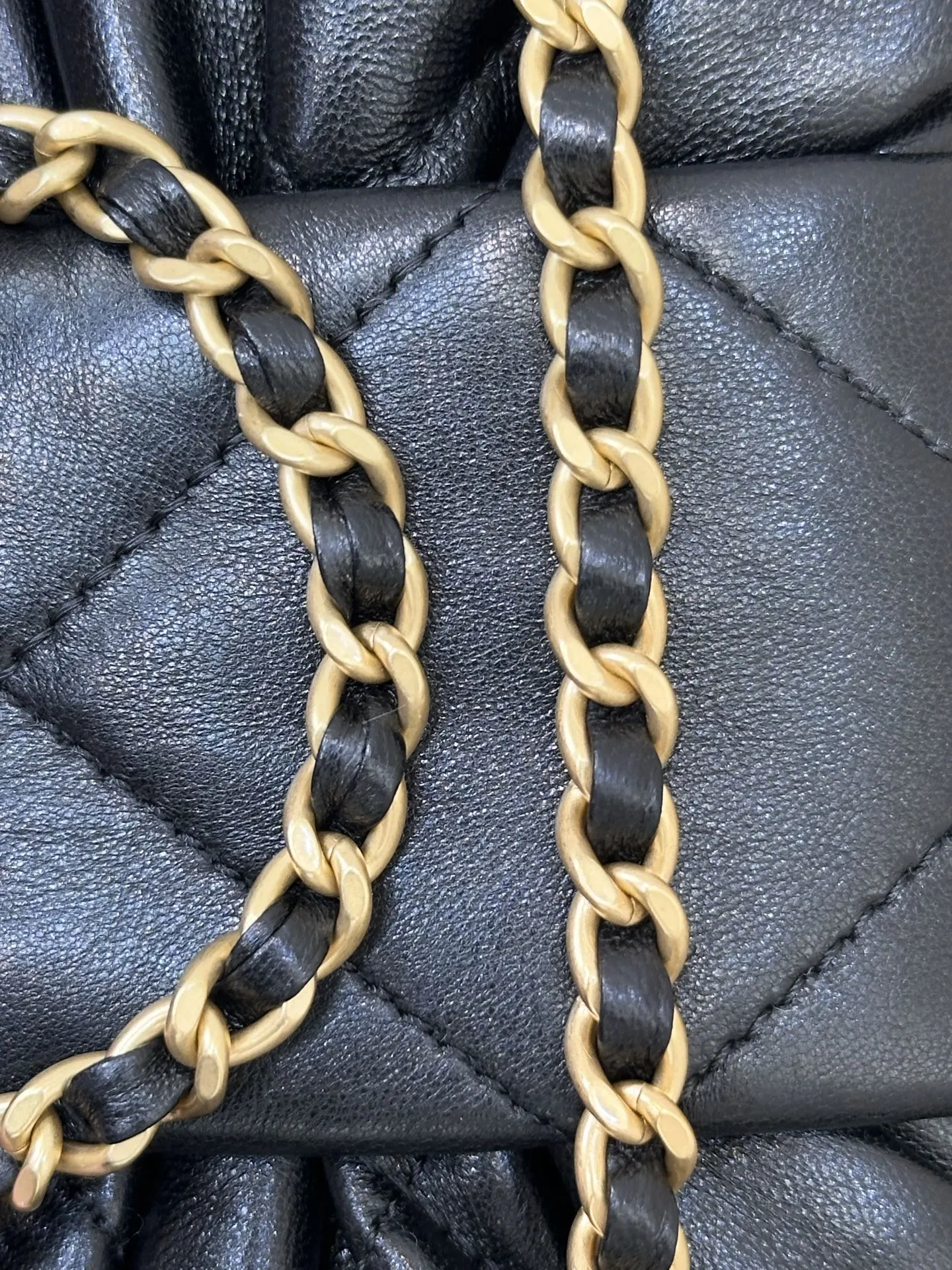 CHANEL 牛仔 羊皮 斜挎包 轻便斜挎款
