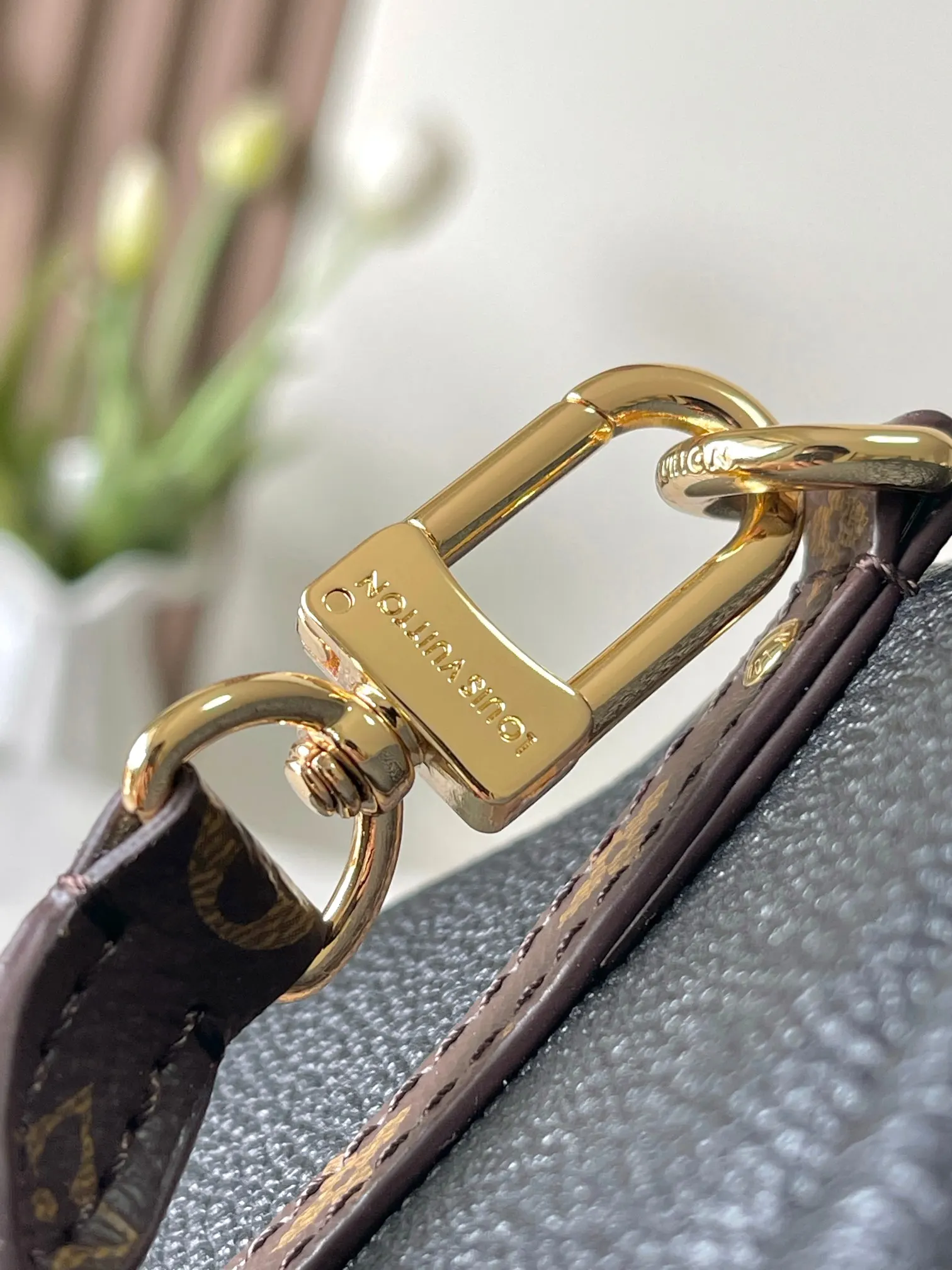 Louis Vuitton Black Fashion Item Travel Leather