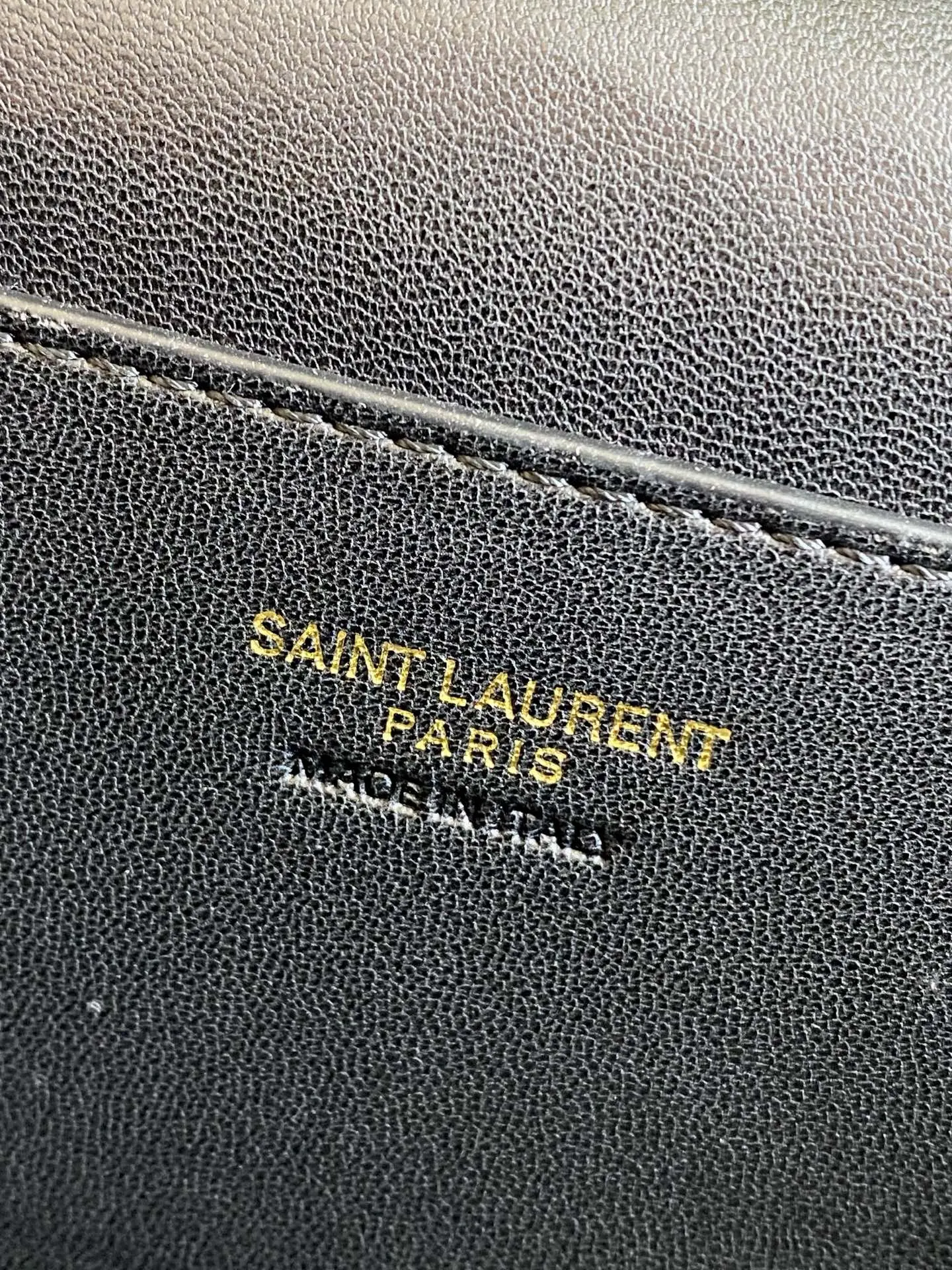 YSL 羊皮 新到巨无霸化妝包 羊皮質感的大gaby 也是R 便携收納款(數字9) YSL 羊皮 新到巨无霸化妝包 羊皮質感的大gaby 也是R 便携收納款(數字9)