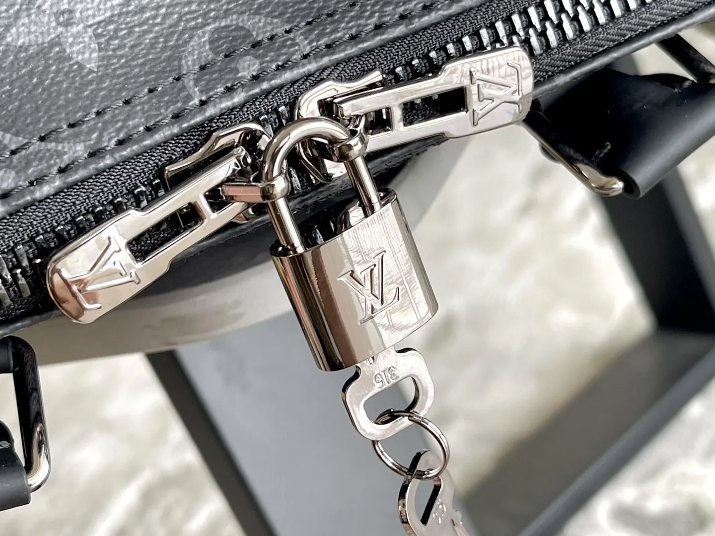 Keepall 帆布 自 年以来 Keepall系列包袋陪伴着一代又 旅行包 大容量旅行款