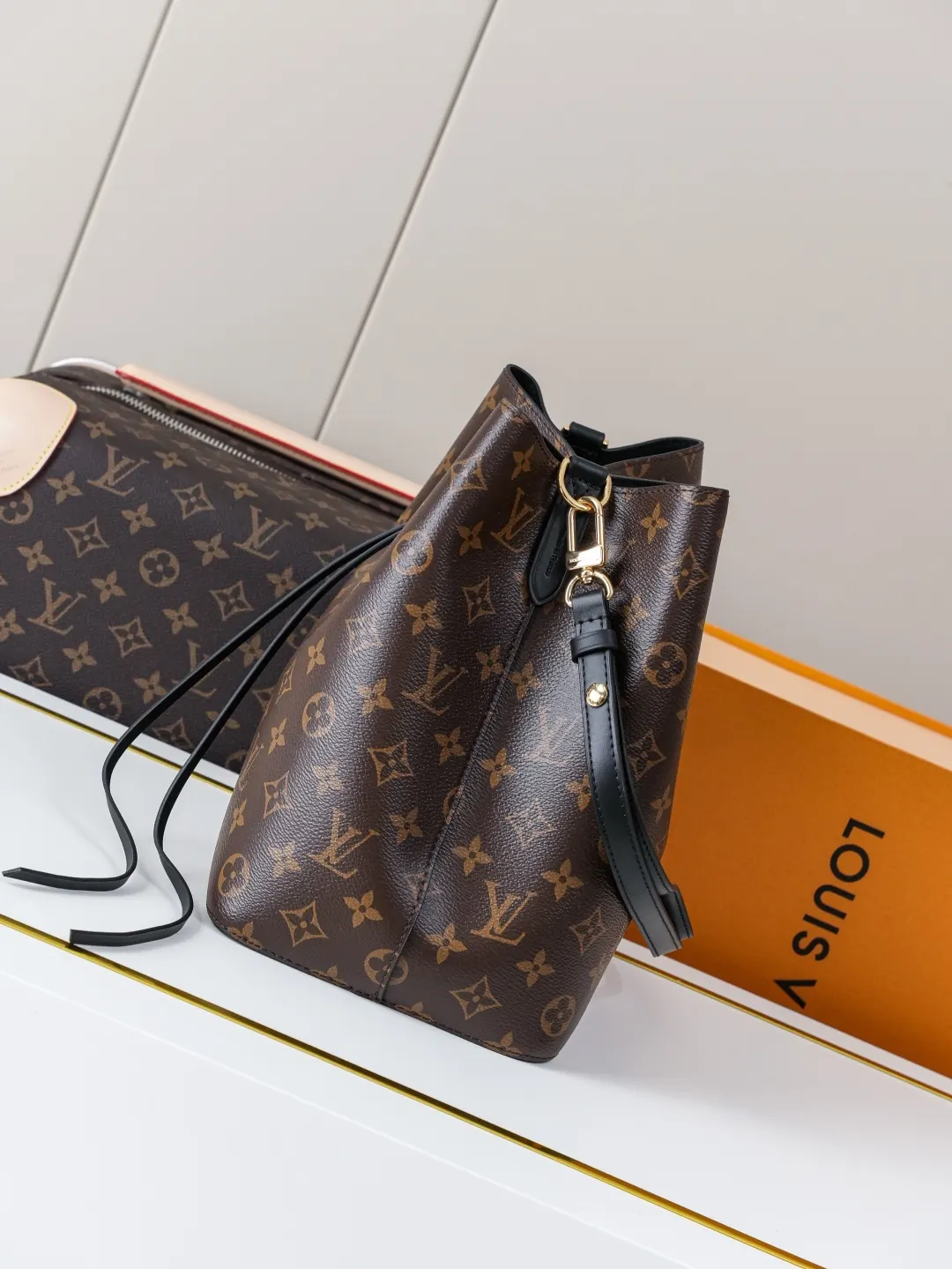 LV 老花 牛皮 收纳包 旅行收纳款