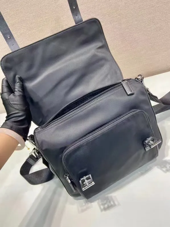 小牛皮 帅哥们 赶紧入手吧 又是一款永不过时 长 高 腰包 休闲腰包款