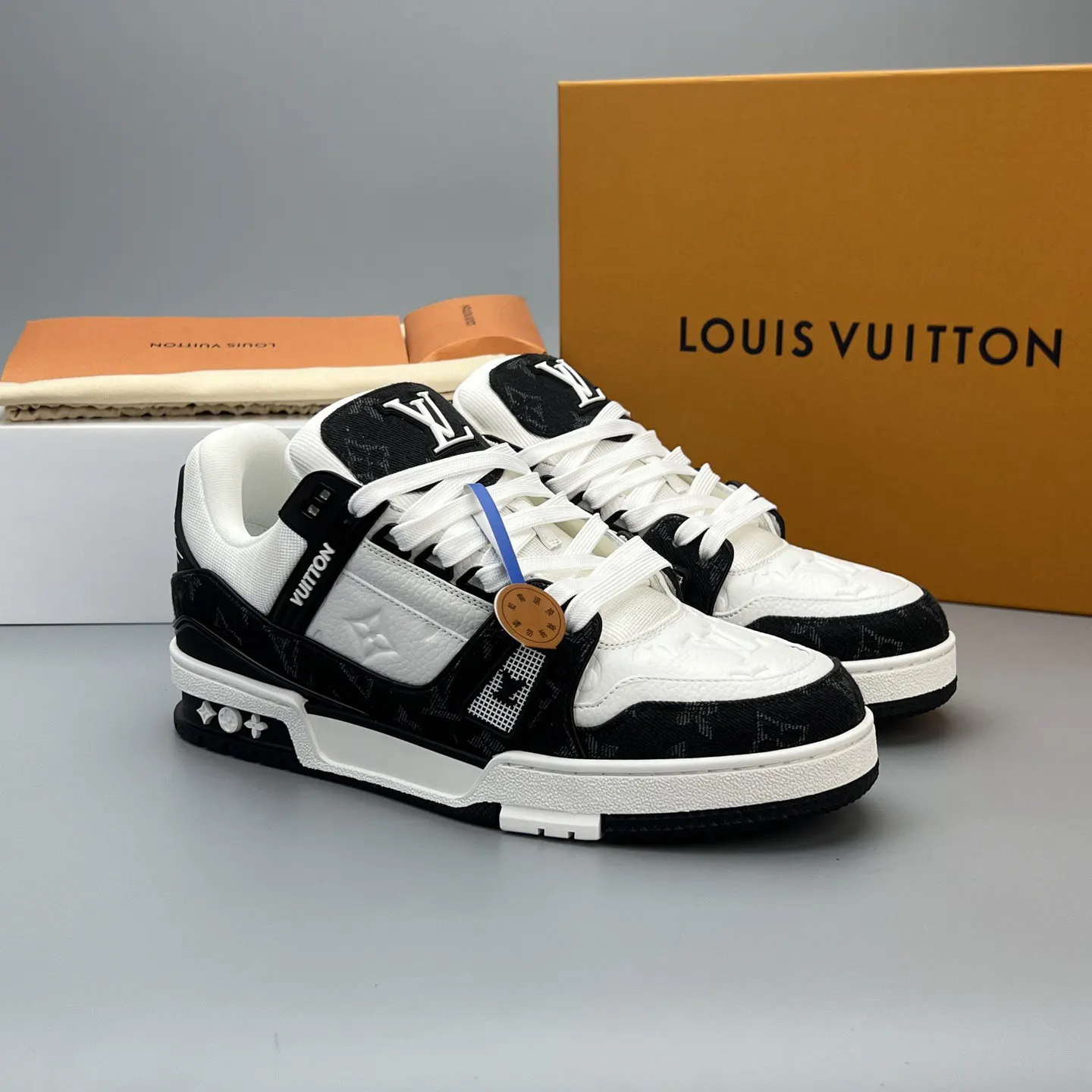 LV 黑白拼色運動鞋 厚底休閒款(數字15) LV 黑白拼色運動鞋 厚底休閒款(數字15)