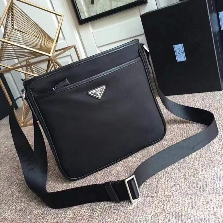 Prada 黑色 牛皮 收納包 旅行收納款
