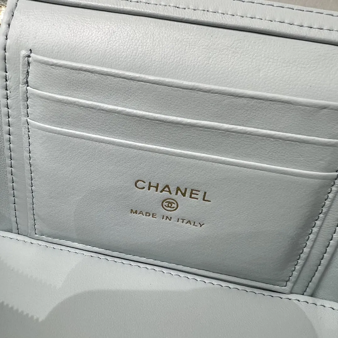 CHANEL 19 Bag 浅蓝色羊皮菱格链条包 小号款