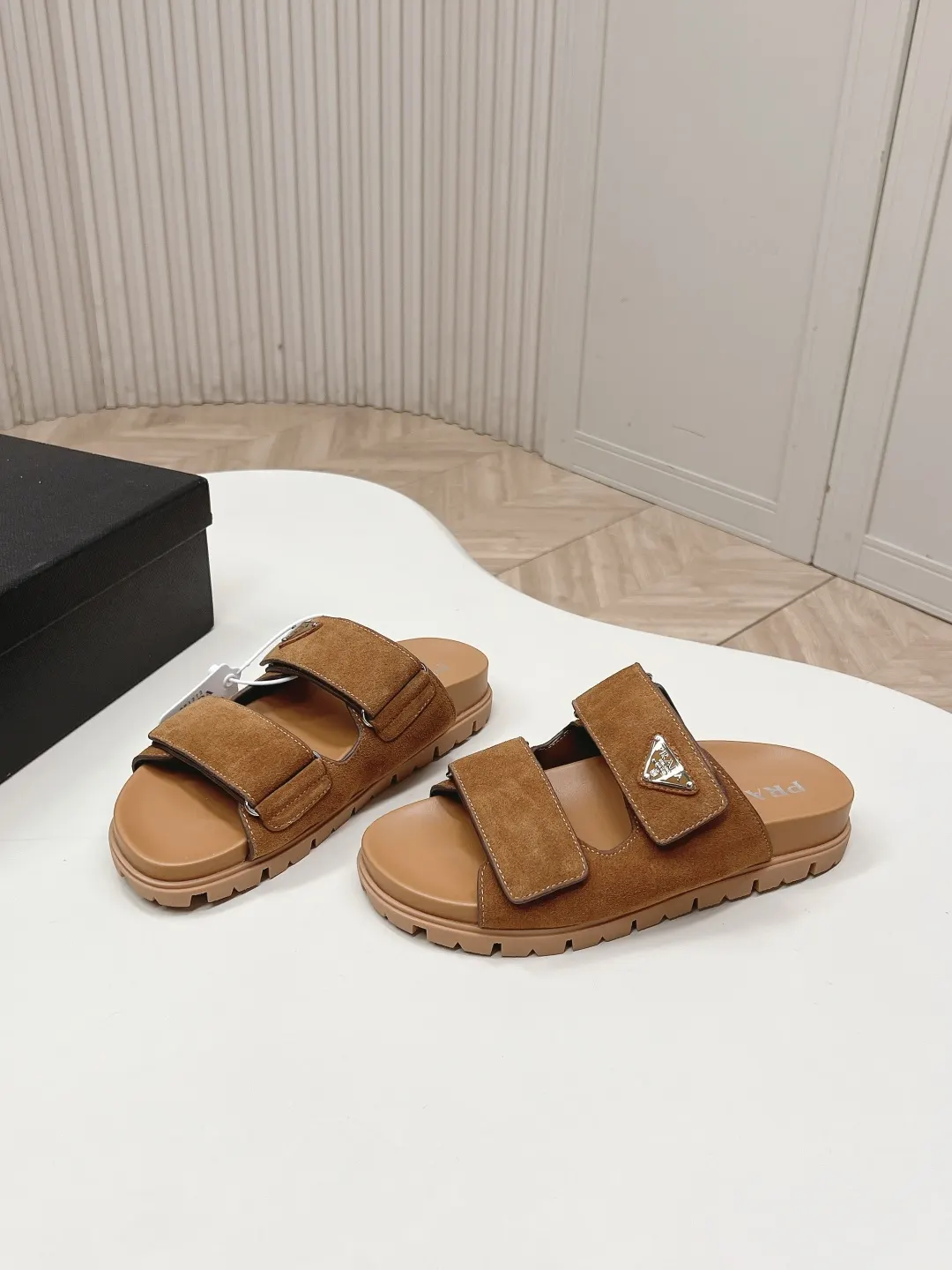 Prada 三角标 拖鞋 休闲凉拖