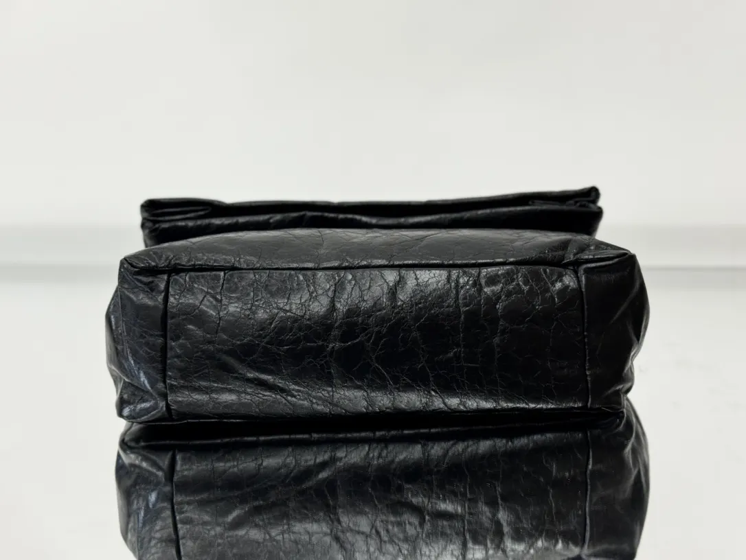 Balenciaga Monaco 黑银 牛皮 單肩包 日常搭配(數字5) Balenciaga Monaco 黑银 牛皮 單肩包 日常搭配(數字5)