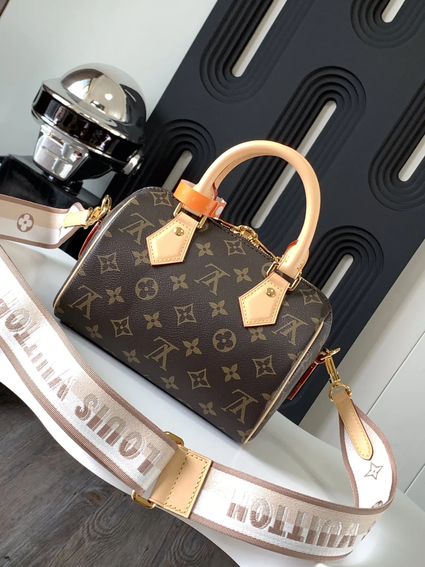 Louis Vuitton M46222 Handbag