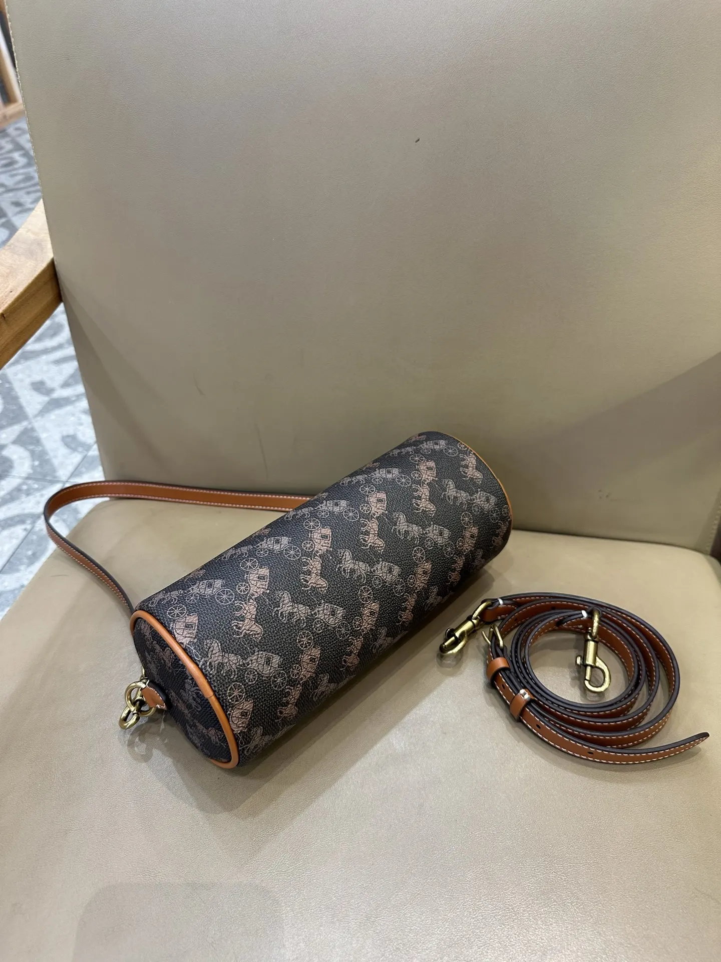 Monogram Shoulder Bag Vintage Leather