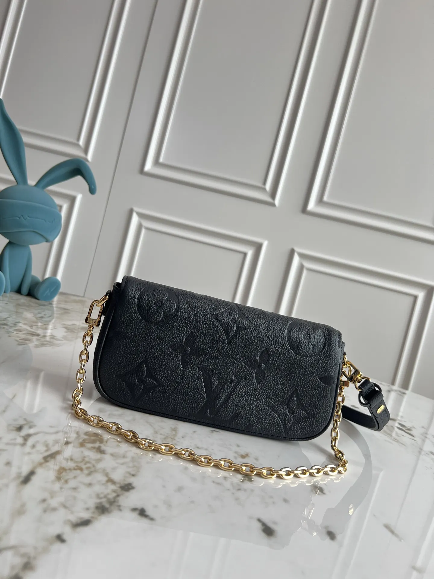 Louis Vuitton M82154 黑色 Monogram 链条包