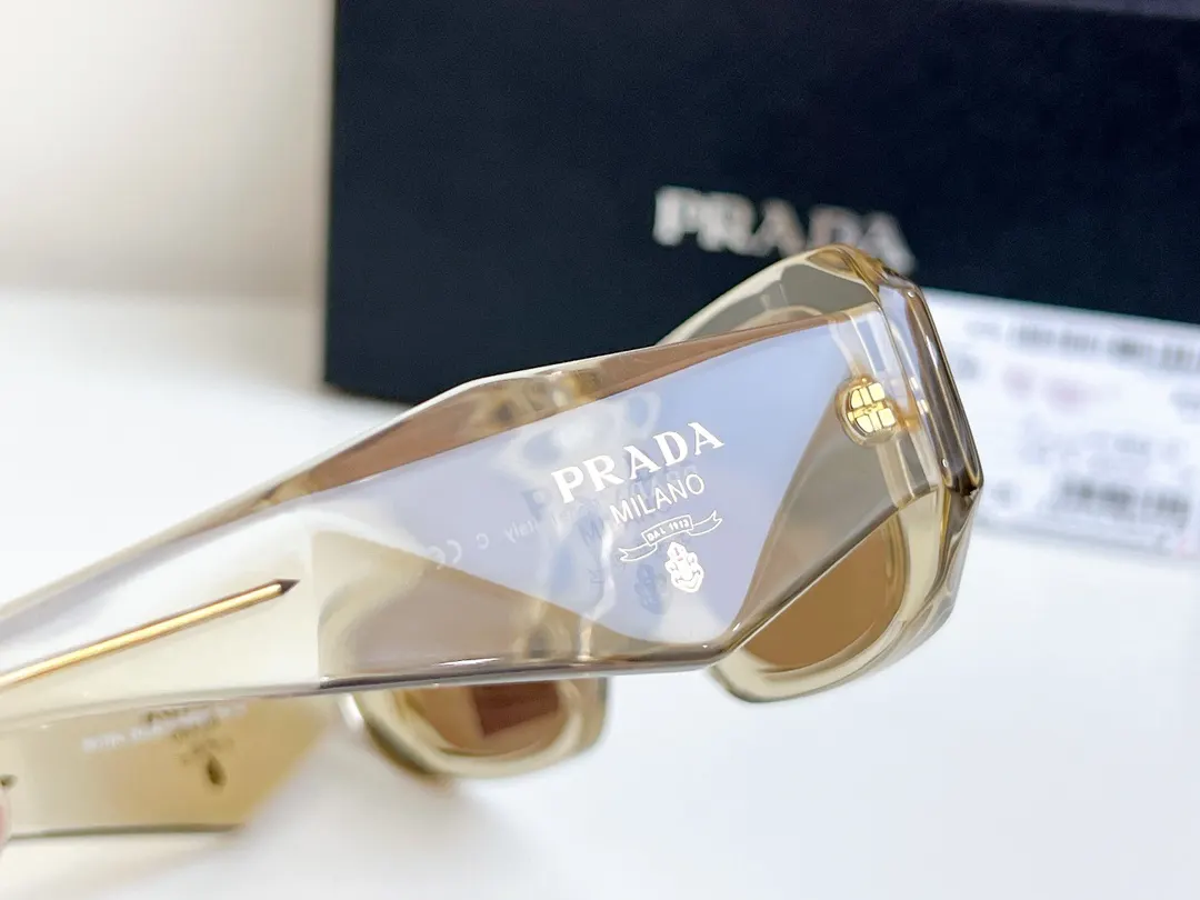 Prada SPR17W 太阳眼镜 時尚遮阳 太陽鏡