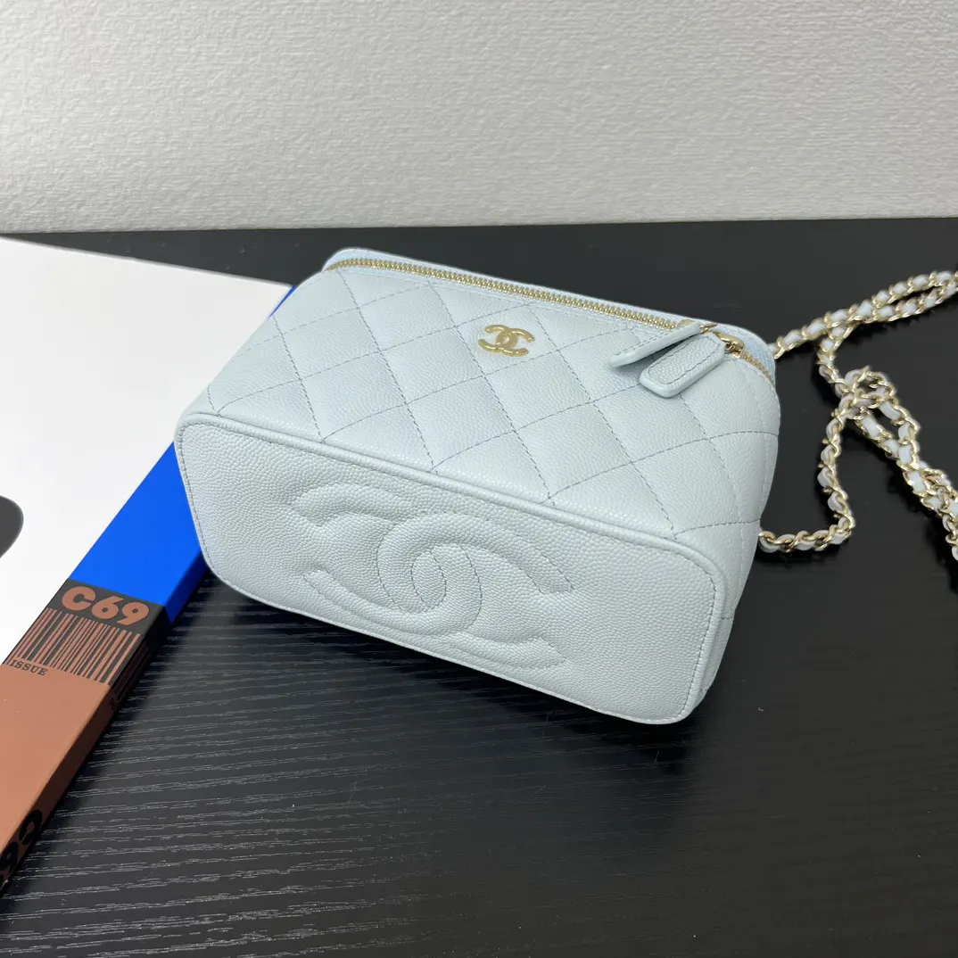 Chanel 浅蓝色牛皮翻盖链条包 金链