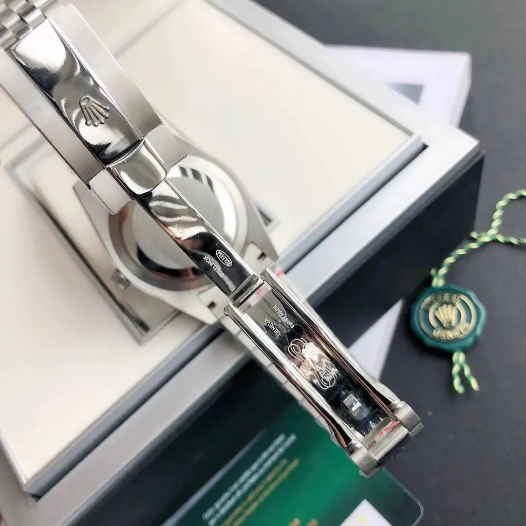 Rolex 一劳永逸 等着您 亮点一 继续秉承全新进口西铁城 手表 经典腕表款
