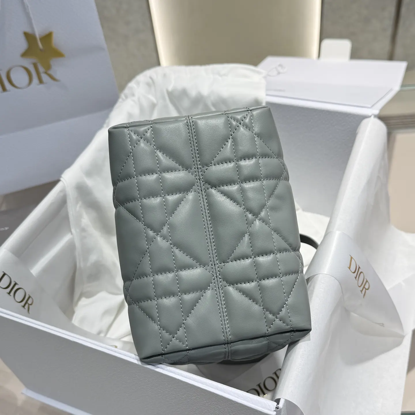 Dior Cannage藤格紋 灰色牛皮包包 手提斜挎 手提包(數字6) Dior Cannage藤格紋 灰色牛皮包包 手提斜挎 手提包(數字6)