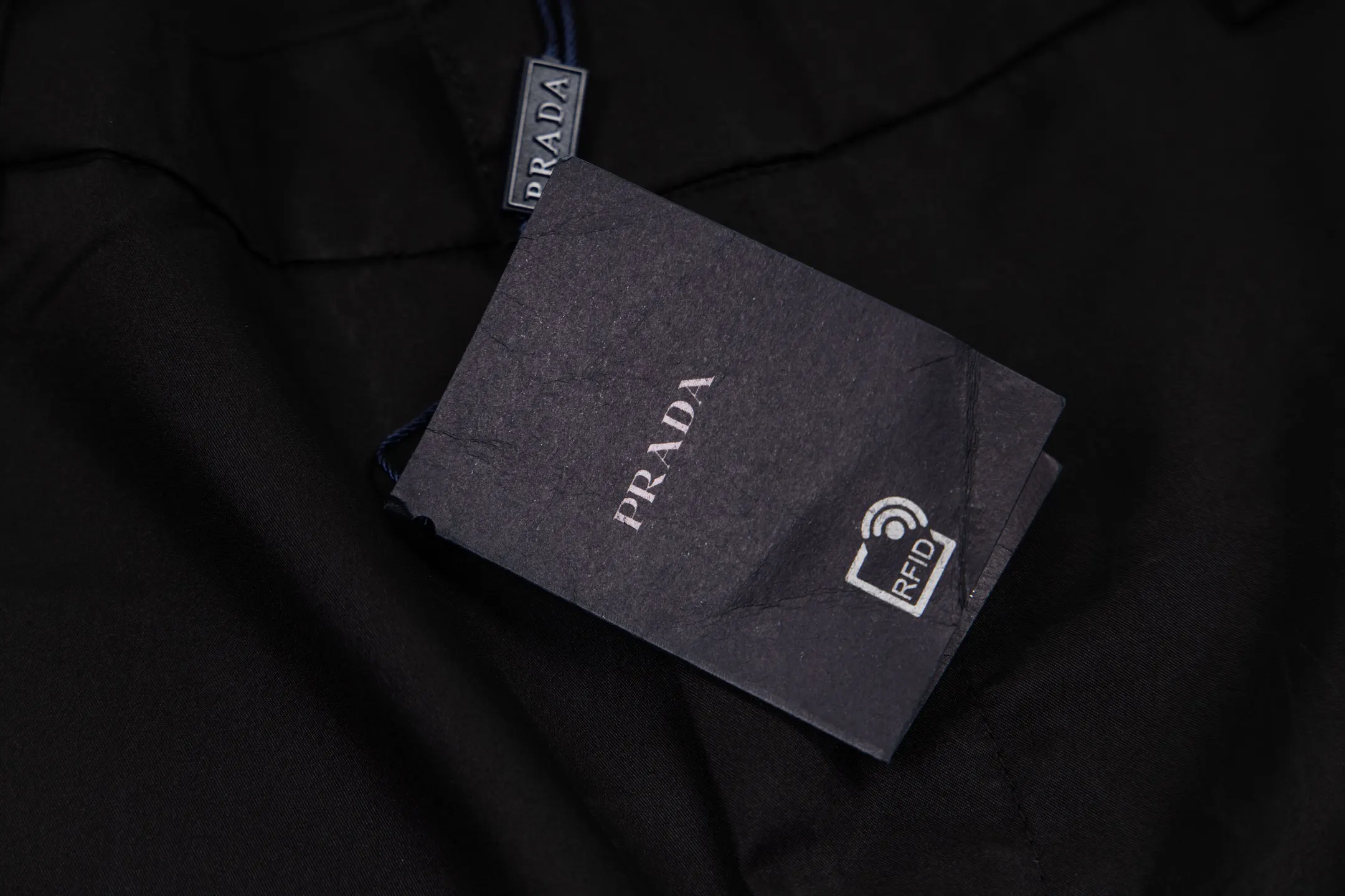 PRADA Re-Nylon尼龙 三角标 短裤 休闲宽松款
