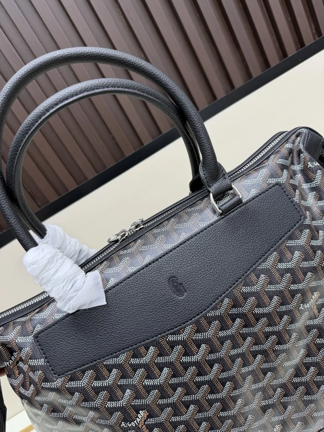 Goyard 它非常适合放置笔记本电脑 平板电脑或文件 公文包 商务通勤款
