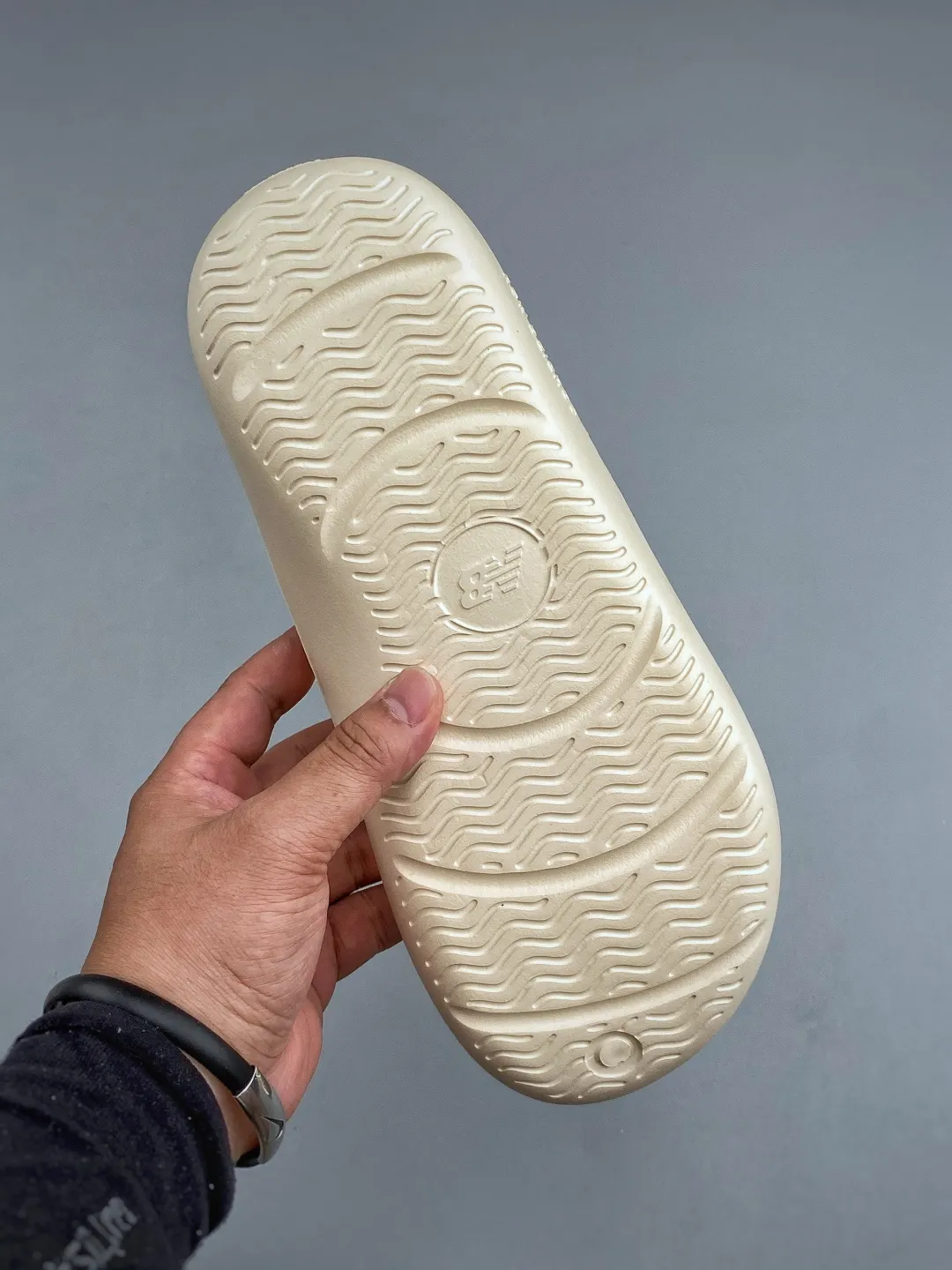 New Balance 拖鞋 轻便舒適款(數字5) New Balance 拖鞋 轻便舒適款(數字5)