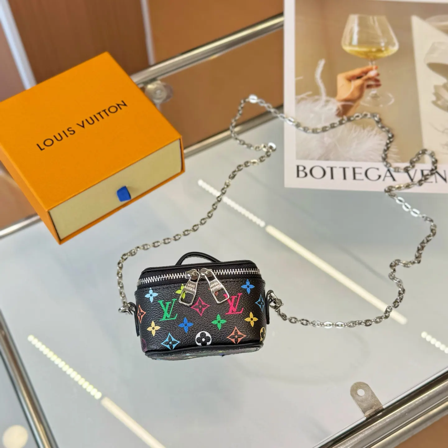 LV 帆布 色 供应 迷你microvanity 鏈條包 精致鏈條款