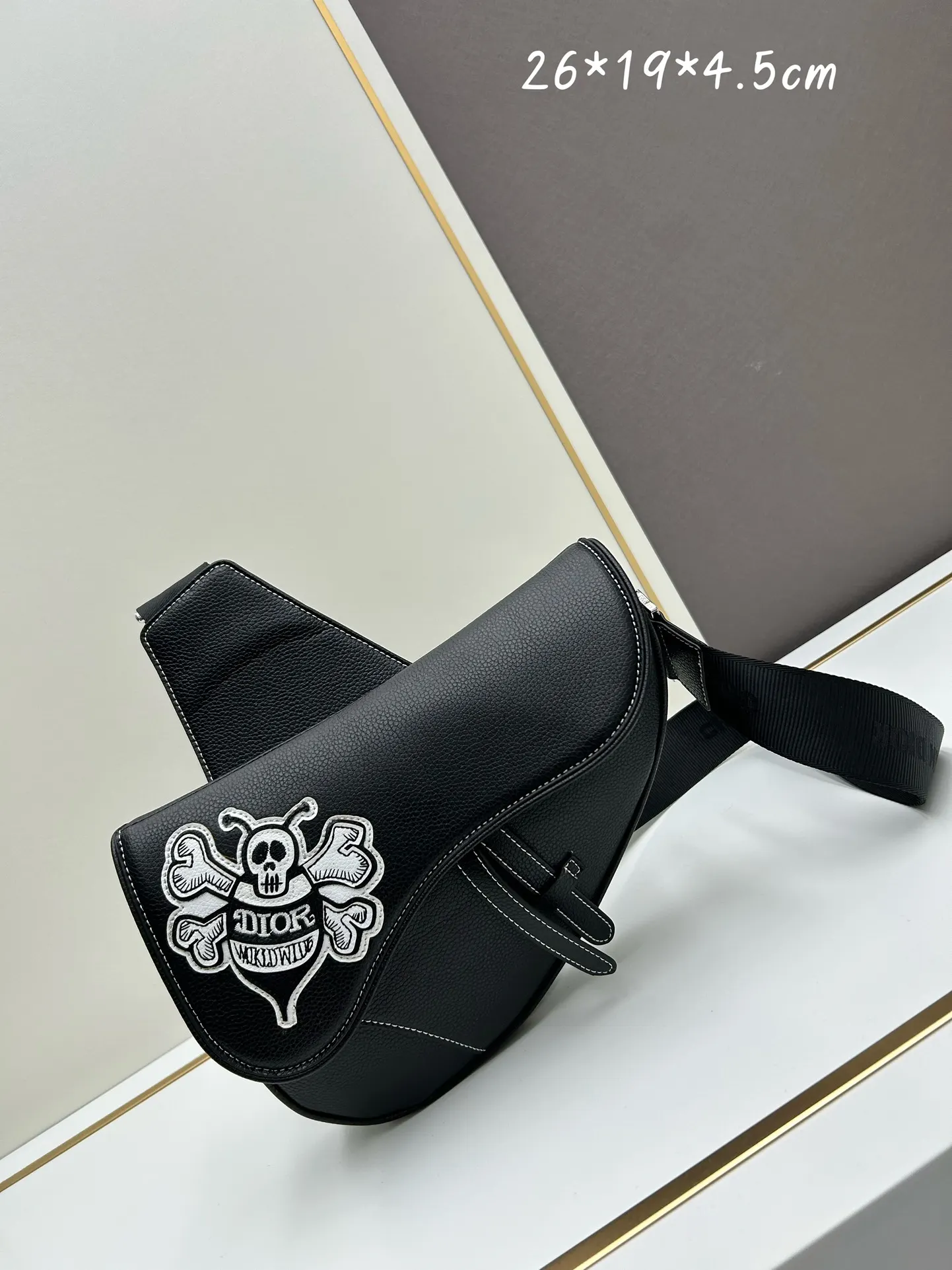 Dior 黑色 牛皮 马鞍包是经典系列的 单品 收纳包 旅行收纳款