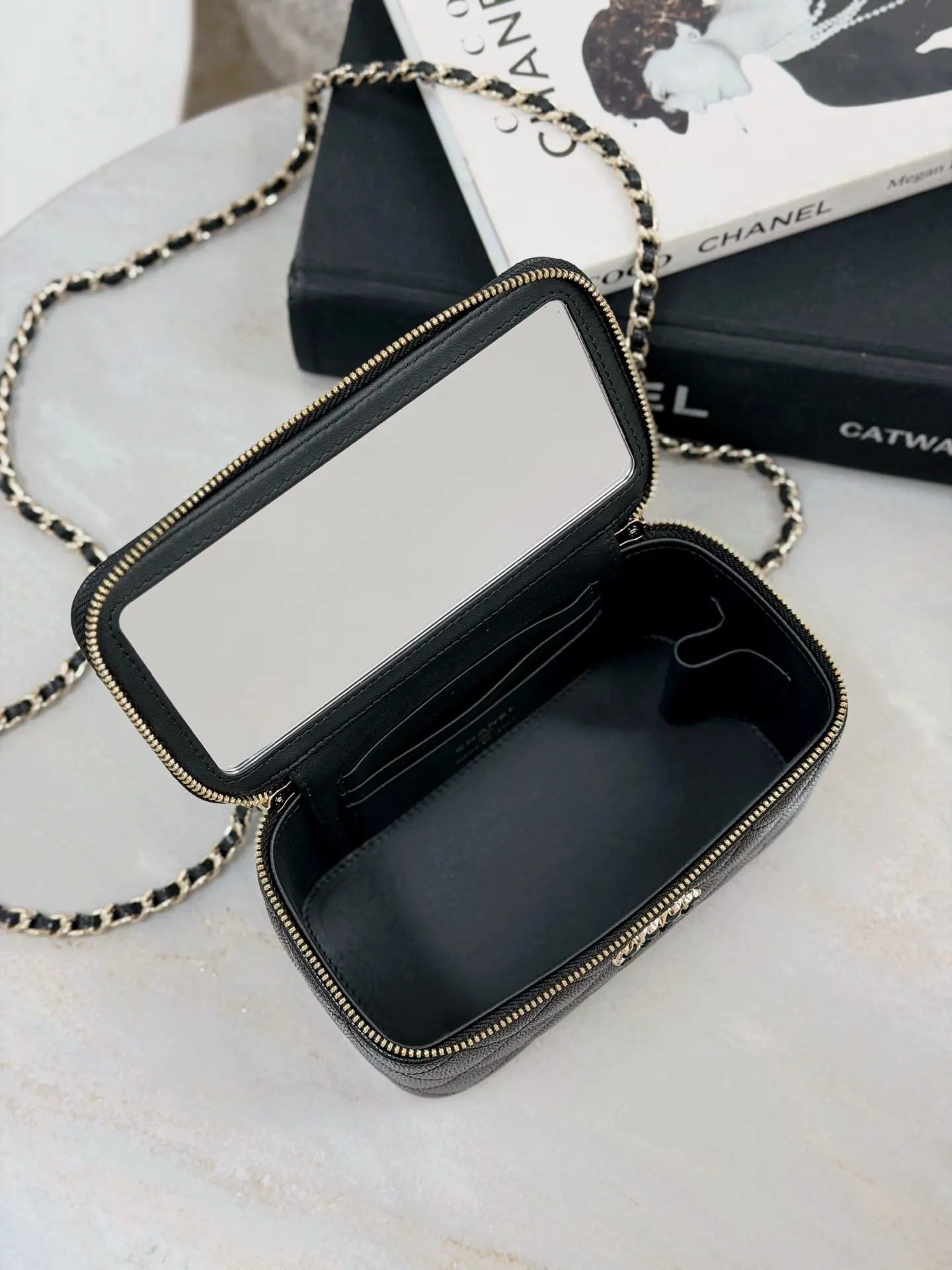 Chanel Lychee Pattern Cowhide Flap Chain Bag Shoulder and Crossbody Wear