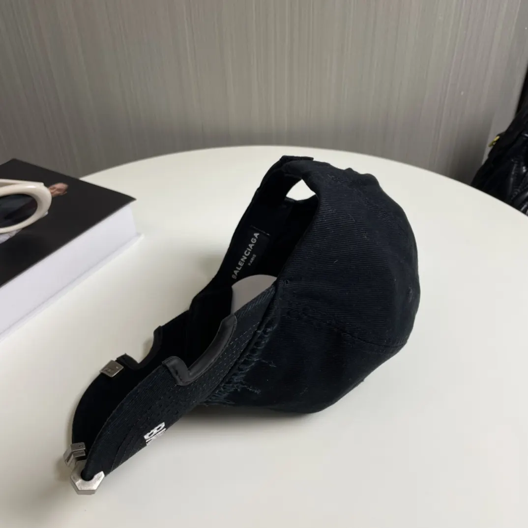 Balenciaga 棒球帽 精致搭配