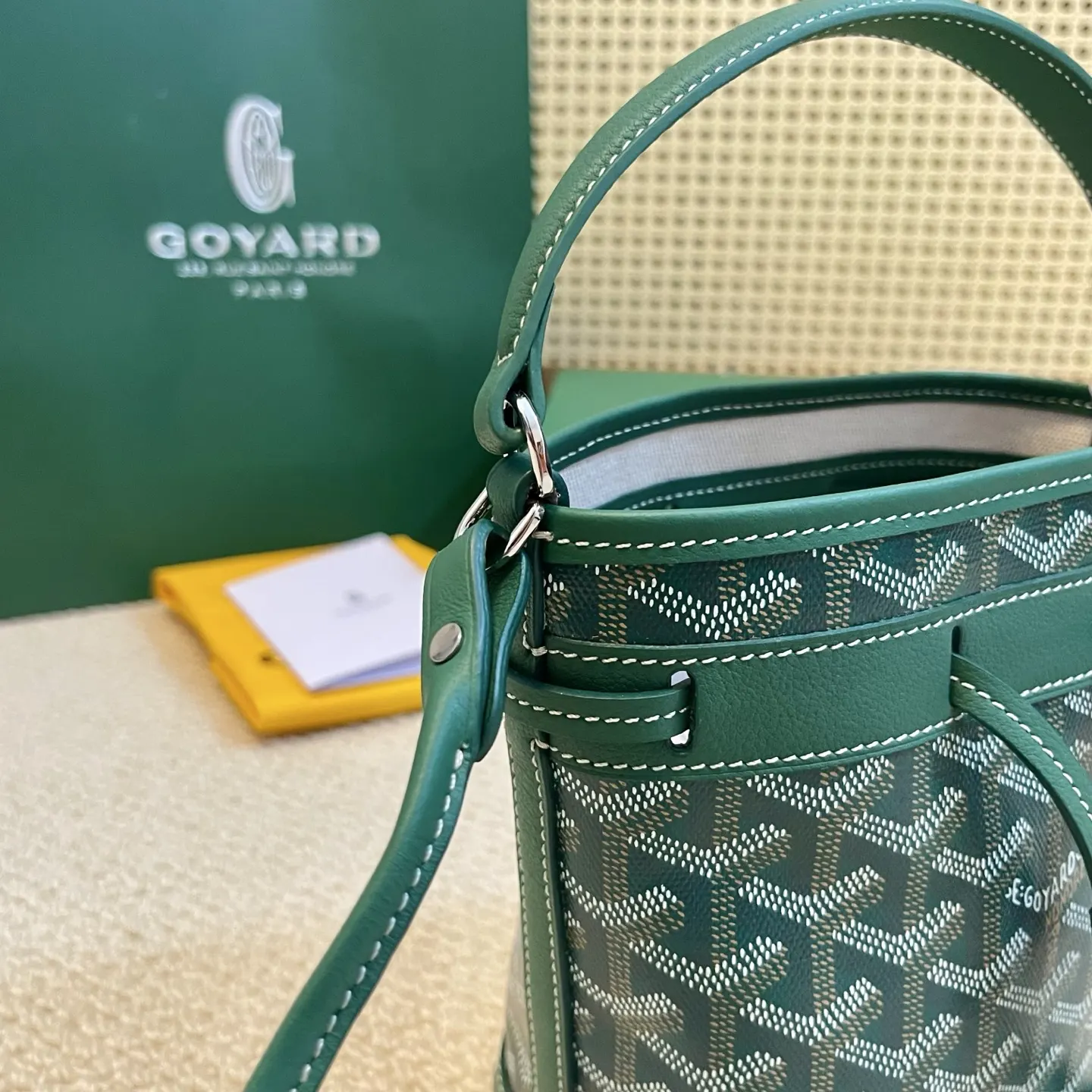 Goyard 皮革 轻盈小巧去始终保持标志性水桶百搭造型 水桶包 休閒水桶款