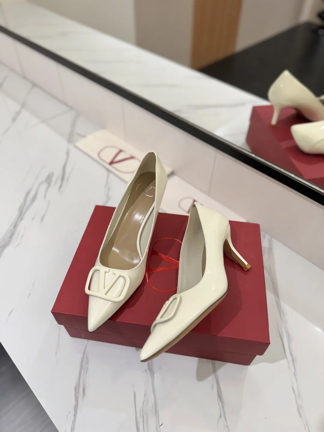Valentino 金色 平底鞋 通勤约会款