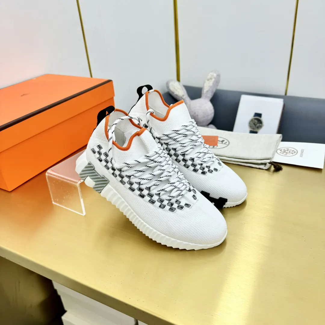 Hermès 官网同步更新 羊皮 运动鞋 舒适