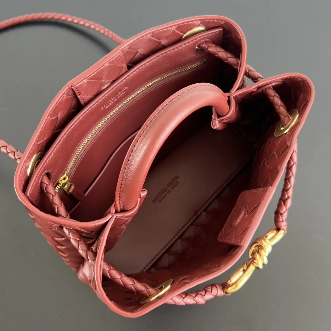 Bottega Veneta 金色 羊皮 斜背包 輕便斜挎款