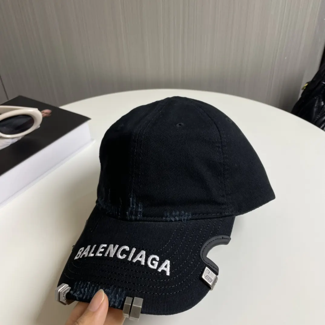 Balenciaga 棒球帽 精致搭配