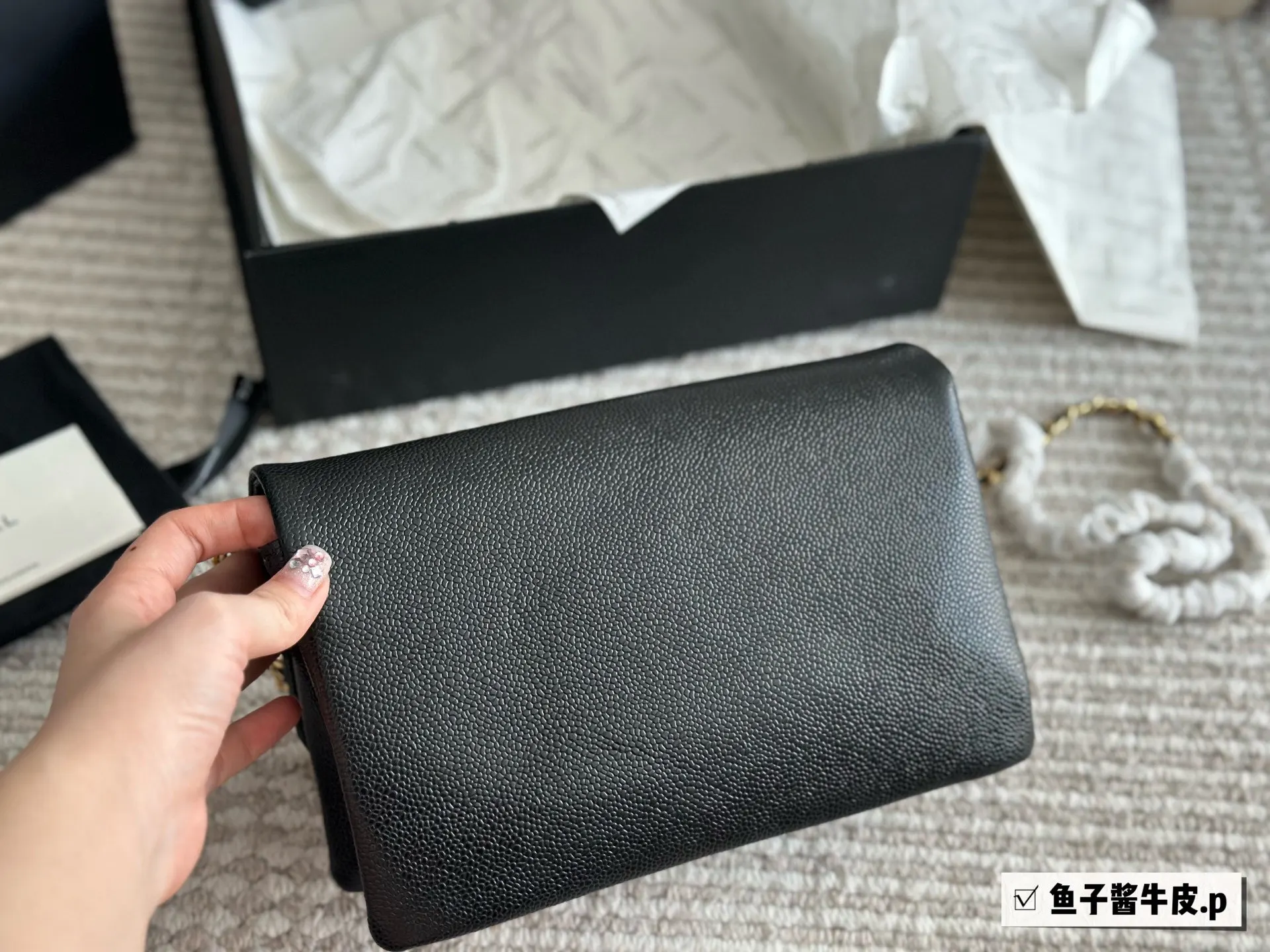 CHANEL 黑色 牛皮 斜背包 輕便斜挎款