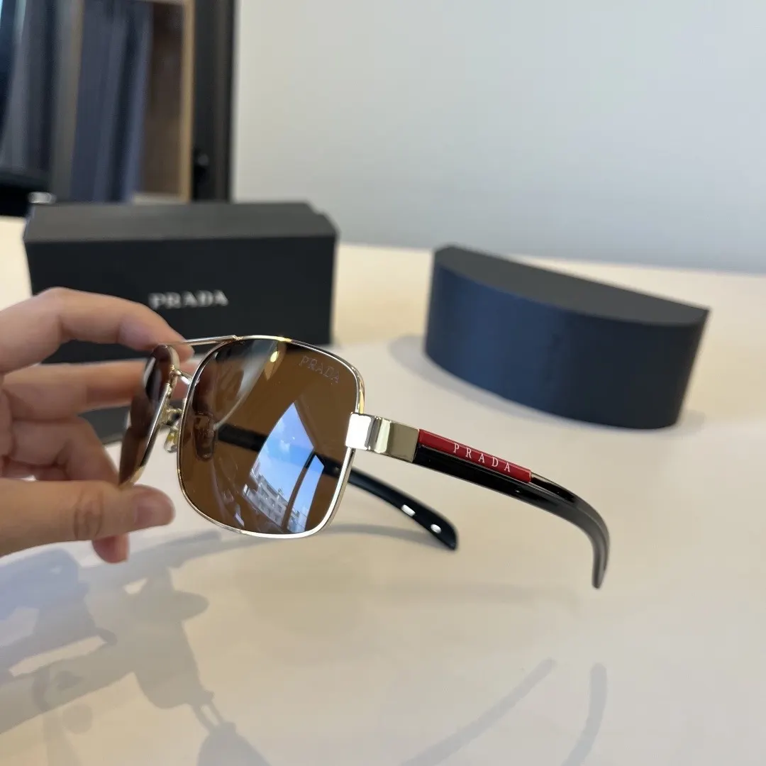 PRADA 太阳眼镜 时尚遮阳款