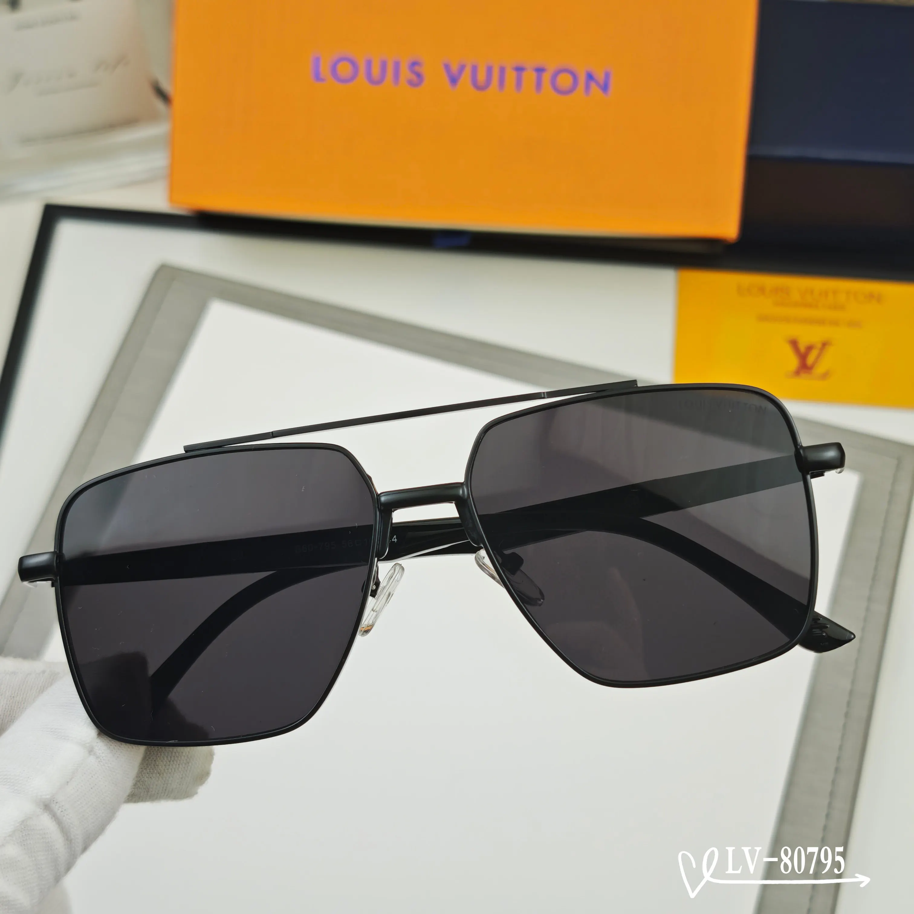 Louis Vuitton Fashion Item Fashion