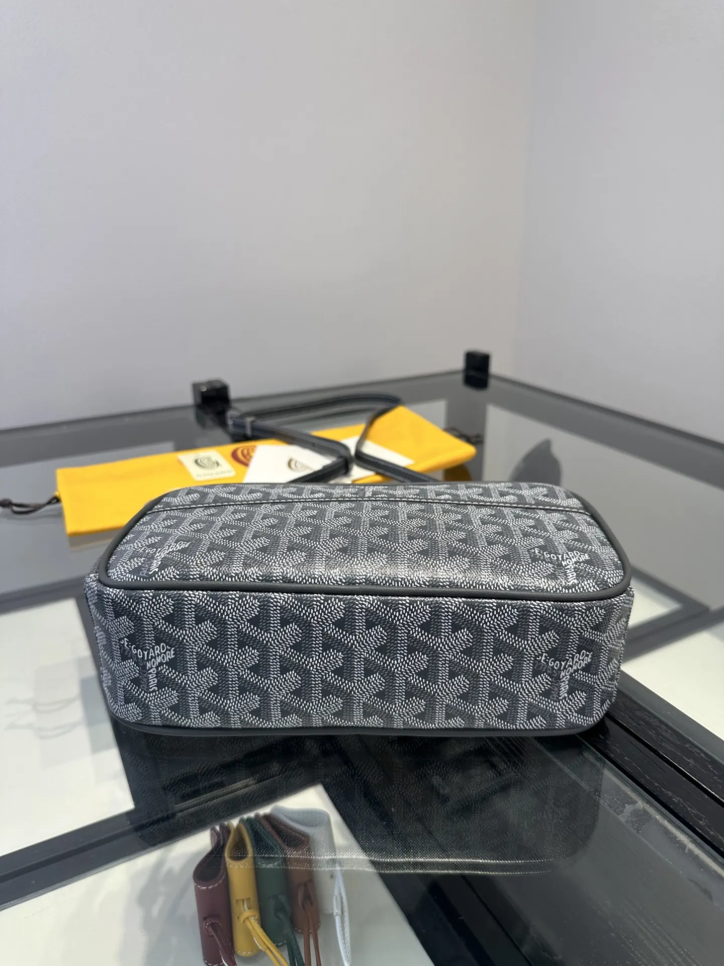 Goyard 灰色 Cap Vert相机包 斜背包 灰色 是戈雅的經典 輕便斜挎款