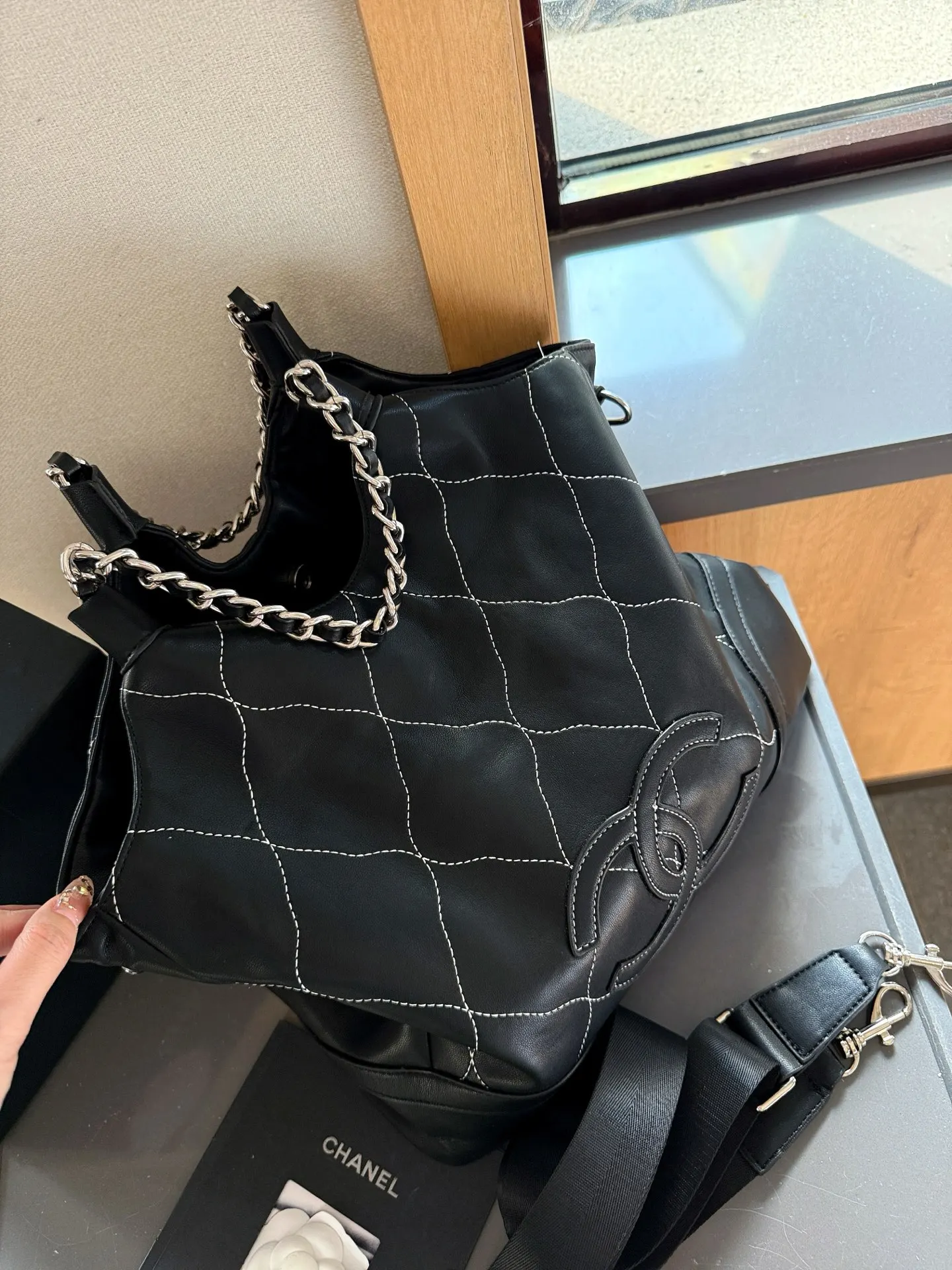 CHANEL 皮质 软 虽简单 低调但奢华 超大容量 可手提 可 链条包 精致链条款