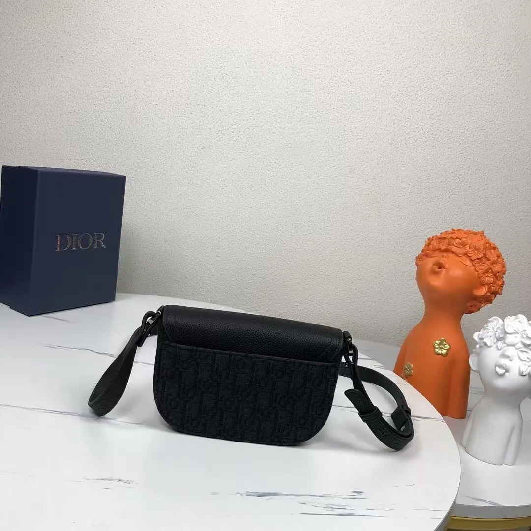 黑色 牛皮 市场 欢迎对比 马鞍手拿包附 精致手拿款