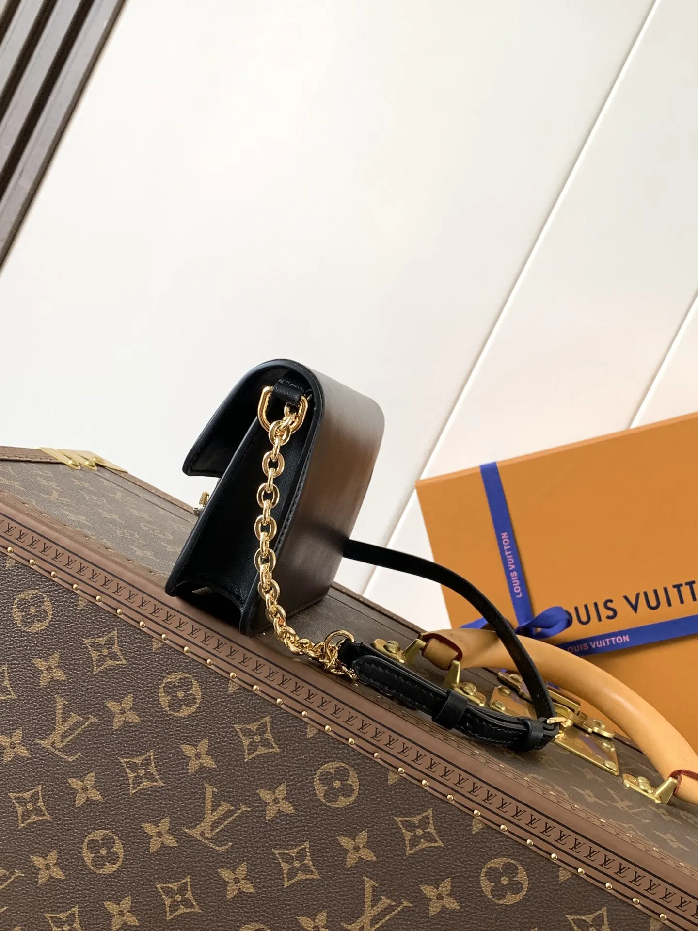 LV 黑色 杏色 牛皮 链条包 精致链条款