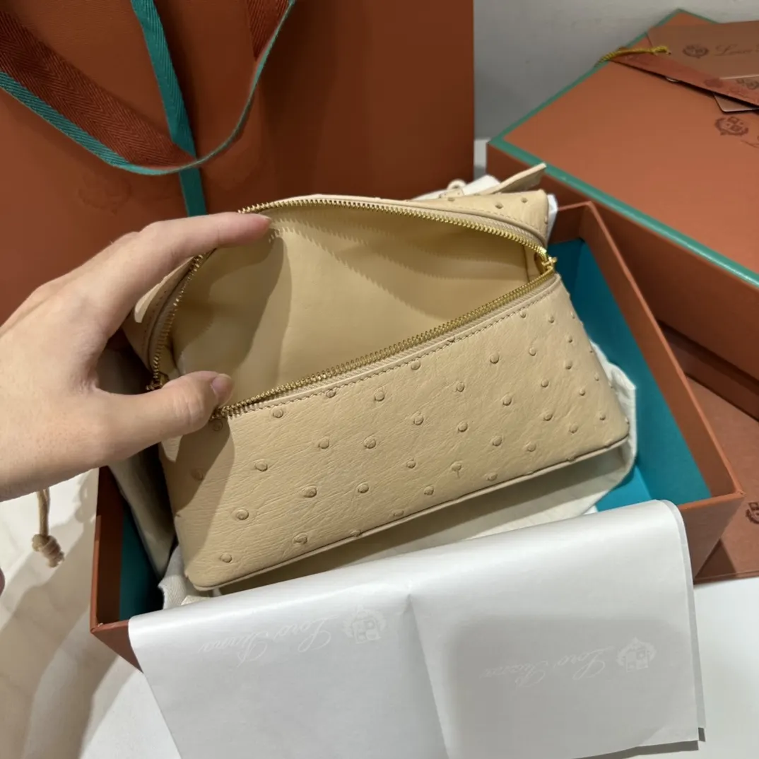 皮質细腻 手感像黃油一般柔软 小小包身大容量 不光是 化妝包 便携收納款(數字9) 皮質细腻 手感像黃油一般柔软 小小包身大容量 不光是 化妝包 便携收納款(數字9)