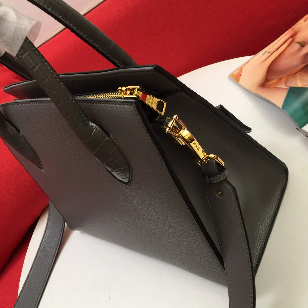 Prada 鳄鱼皮 牛皮 手提包