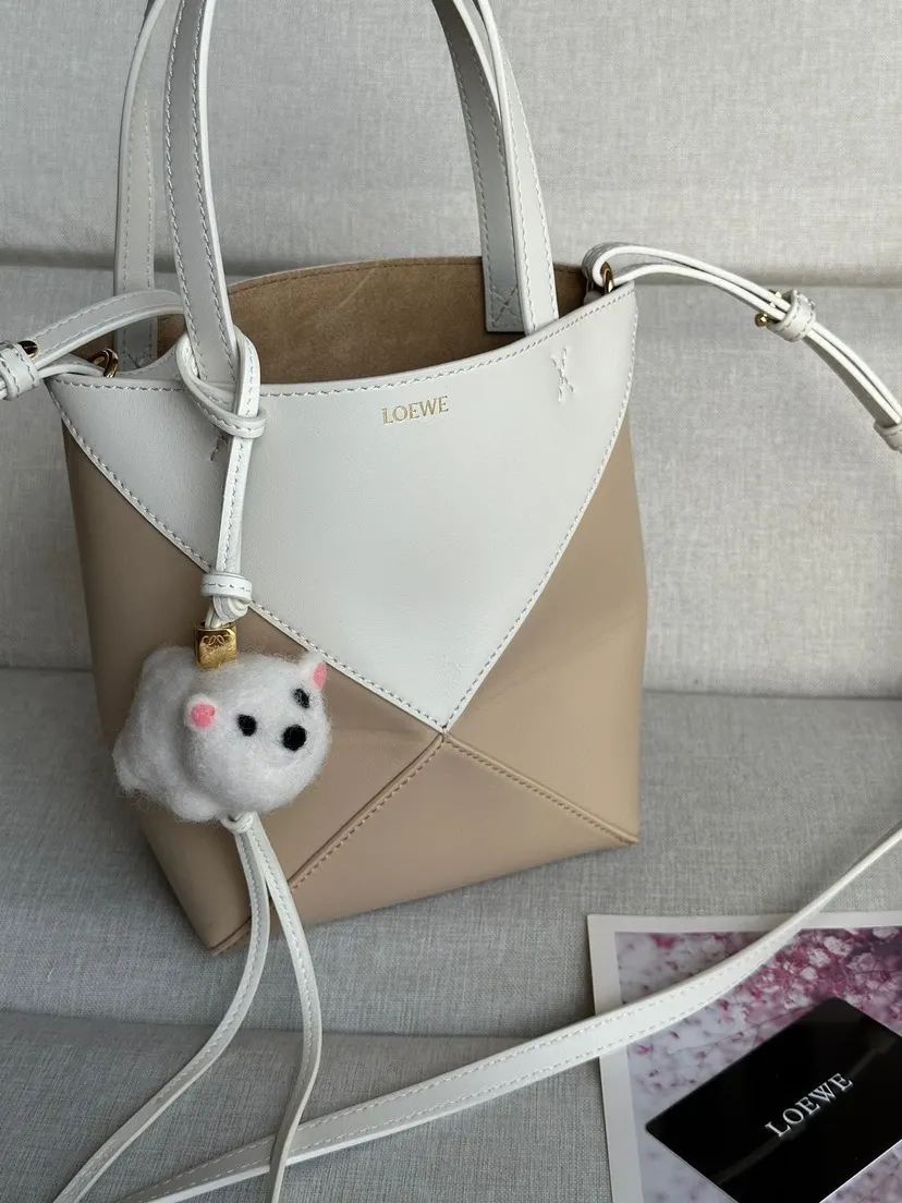 Loewe Puzzle 牛皮 斜挎包 轻便斜挎款